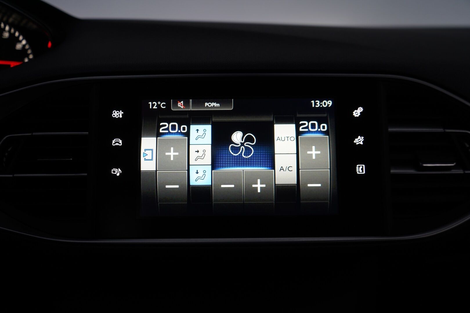 Peugeot 308 2016 SW Allure Edition PureTech 130 *Myydään huutokaupat.com sivustolla* - Suomi-auto / Jakopää tehty 09/2025 / Kahdet hyvät renkaat 