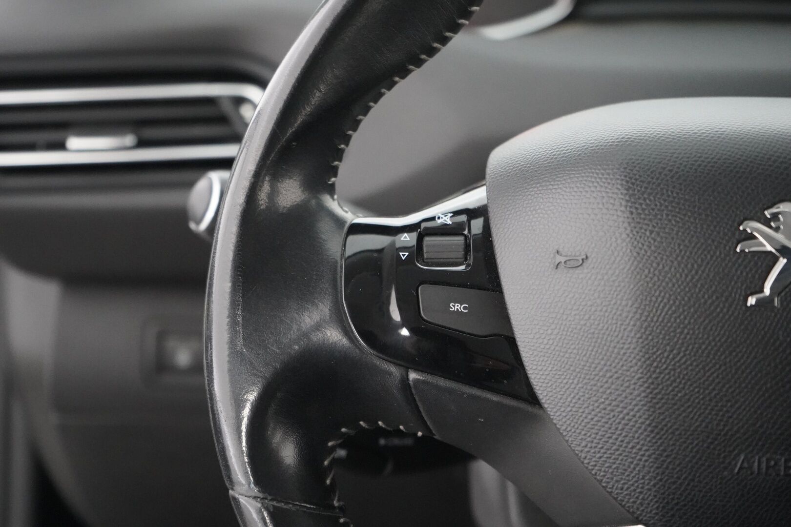 Peugeot 308 2016 SW Allure Edition PureTech 130 *Myydään huutokaupat.com sivustolla* - Suomi-auto / Jakopää tehty 09/2025 / Kahdet hyvät renkaat 