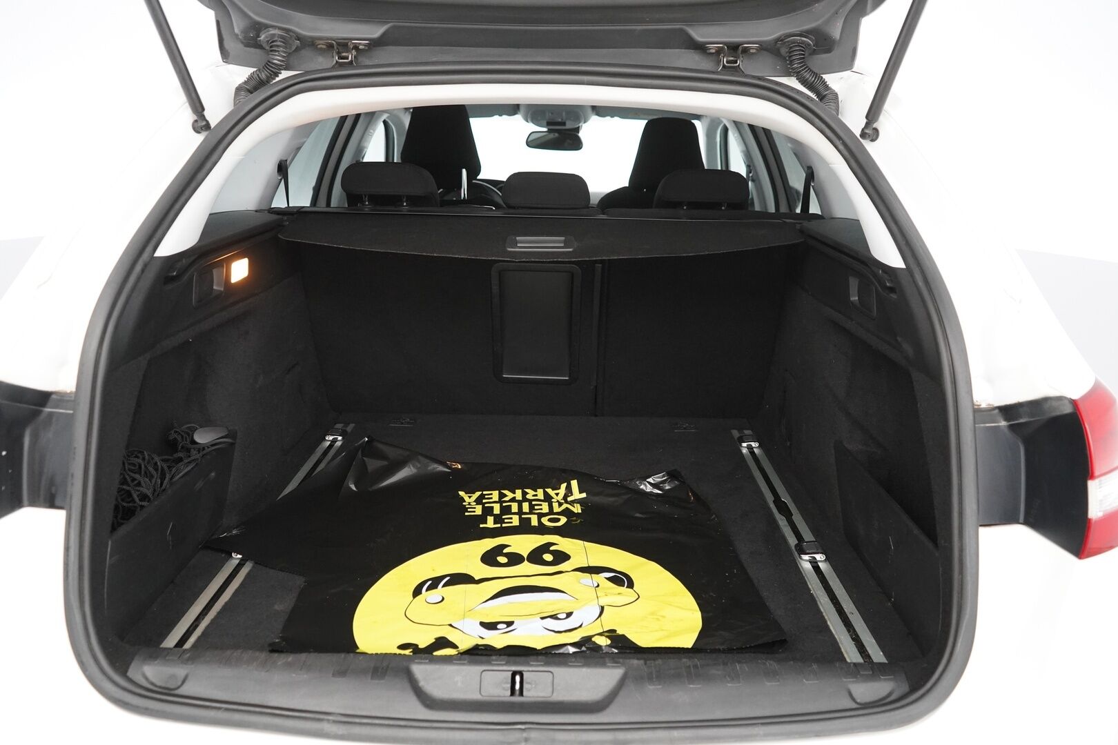 Peugeot 308 2016 SW Allure Edition PureTech 130 *Led-valot / Tutkat / Vakionopeudensäädin / Jakopää tehty / Kahdet renkaat* - Suomi-auto / Jakopää tehty 09/2025 / Kahdet hyvät renkaat