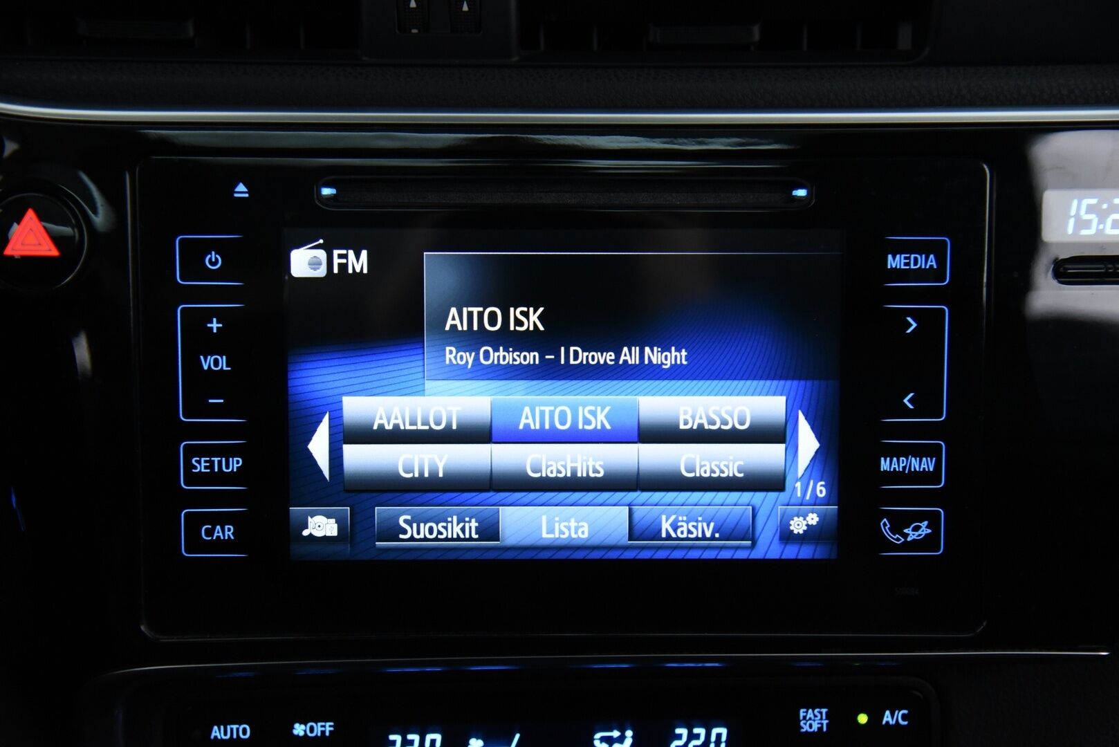 Toyota Auris 2016 Touring Sports 1,8 Hybrid Premium / Vakkari / P.kamera / Lohkolämmitin / NAVI - 2x Toyota vanteet hyvillä renkailla / Merkkihuollettu !