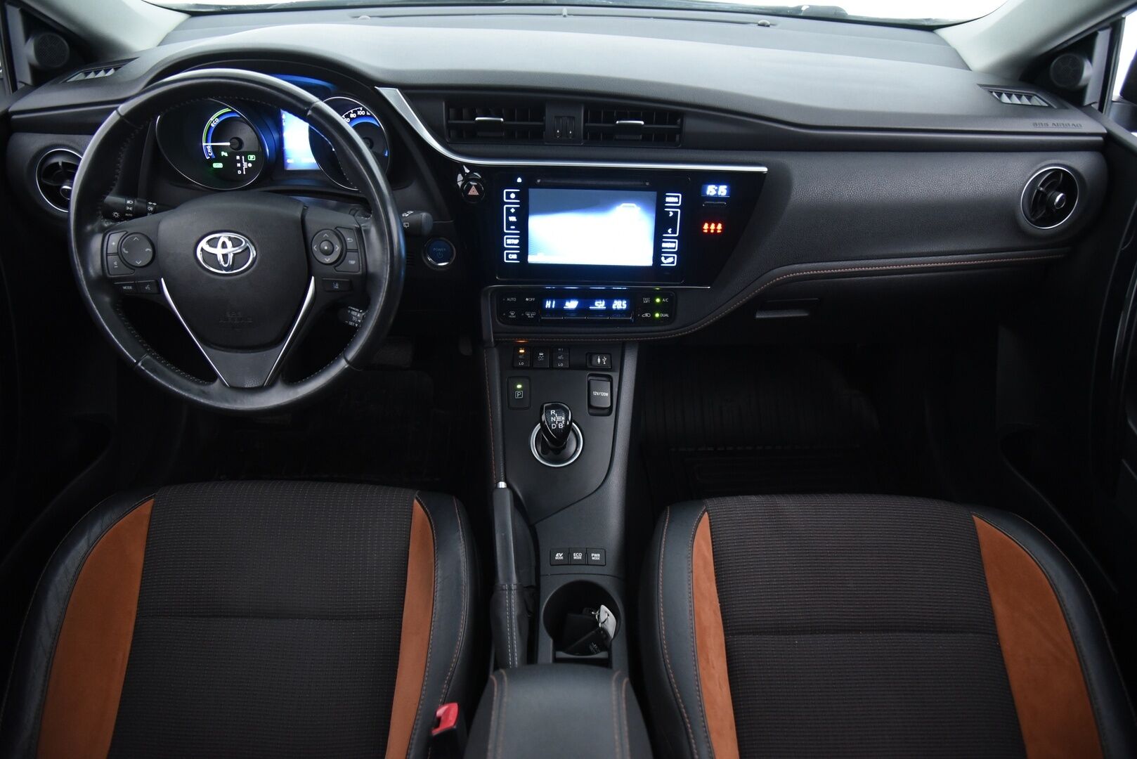Toyota Auris 2016 Touring Sports 1,8 Hybrid Premium / Vakkari / P.kamera / Lohkolämmitin / NAVI - 2x Toyota vanteet hyvillä renkailla / Merkkihuollettu !