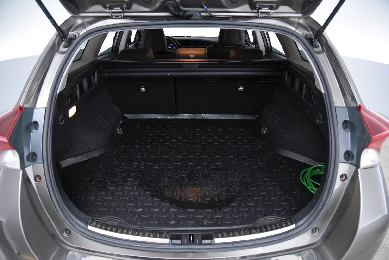 Toyota Auris 2016 Touring Sports 1,8 Hybrid Premium / Vakkari / P.kamera / Lohkolämmitin / NAVI - 2x Toyota vanteet hyvillä renkailla / Merkkihuollettu !