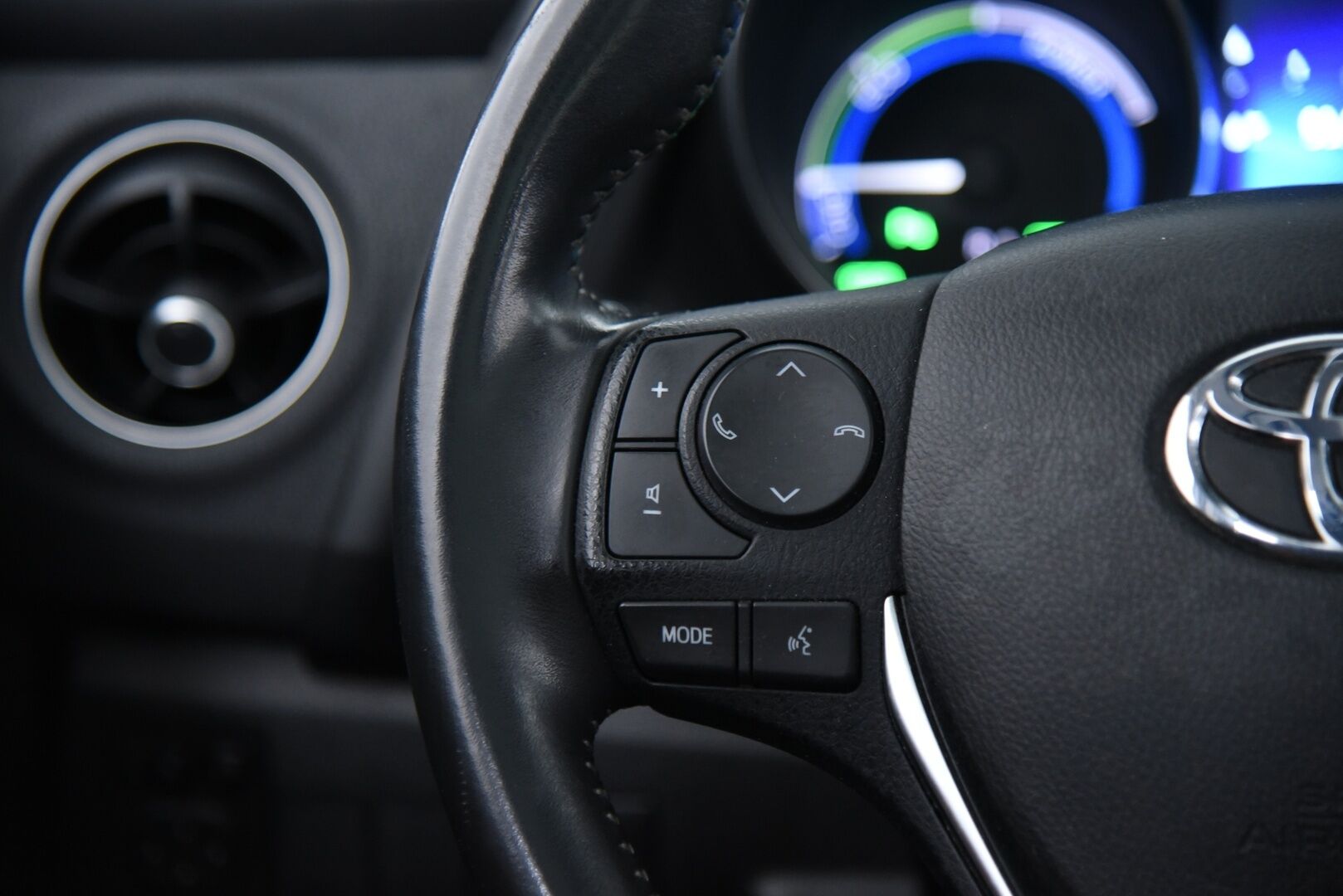 Toyota Auris 2016 Touring Sports 1,8 Hybrid Premium / Vakkari / P.kamera / Lohkolämmitin / NAVI - 2x Toyota vanteet hyvillä renkailla / Merkkihuollettu !