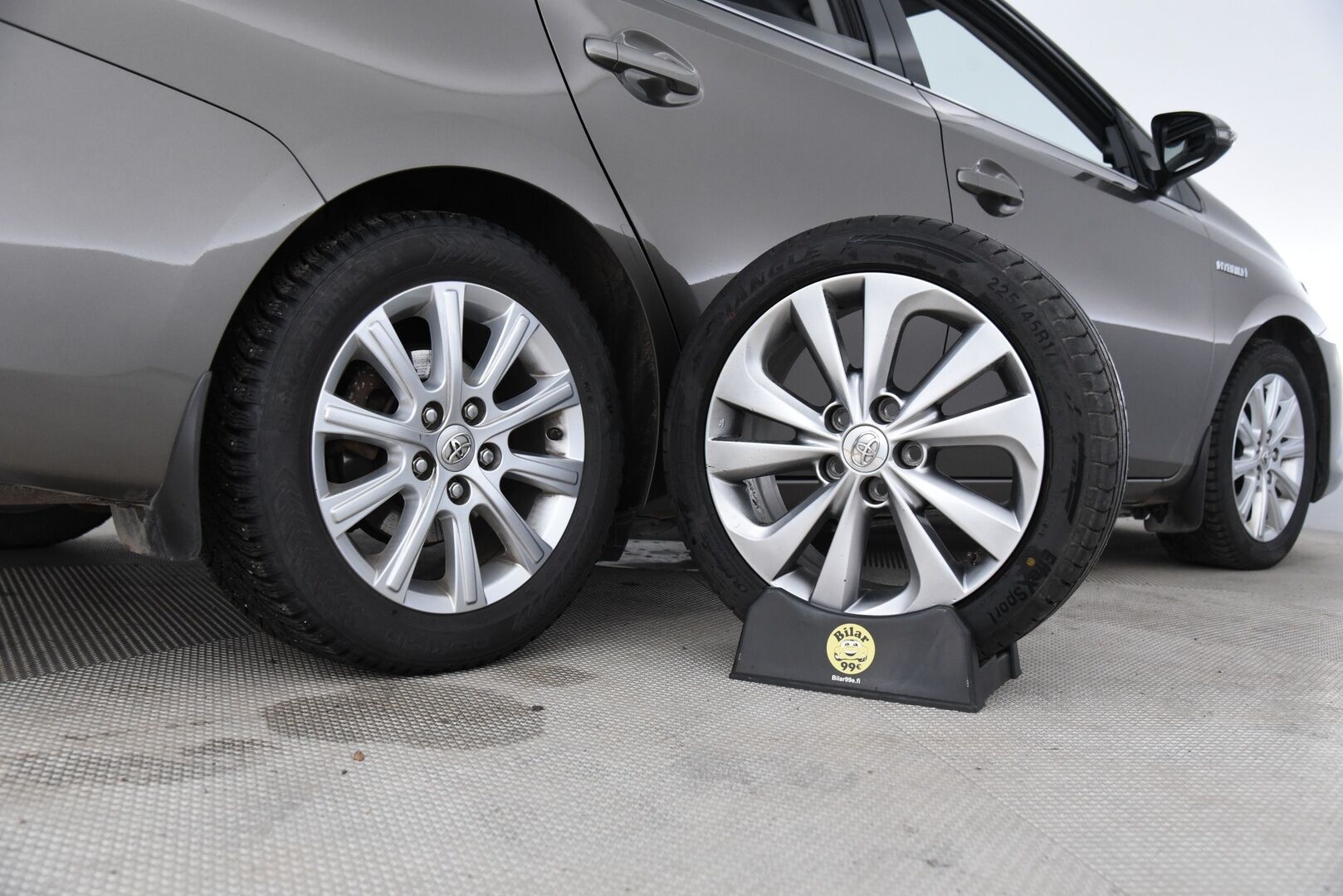 Toyota Auris 2016 Touring Sports 1,8 Hybrid Premium / Vakkari / P.kamera / Lohkolämmitin / NAVI - 2x Toyota vanteet hyvillä renkailla / Merkkihuollettu !