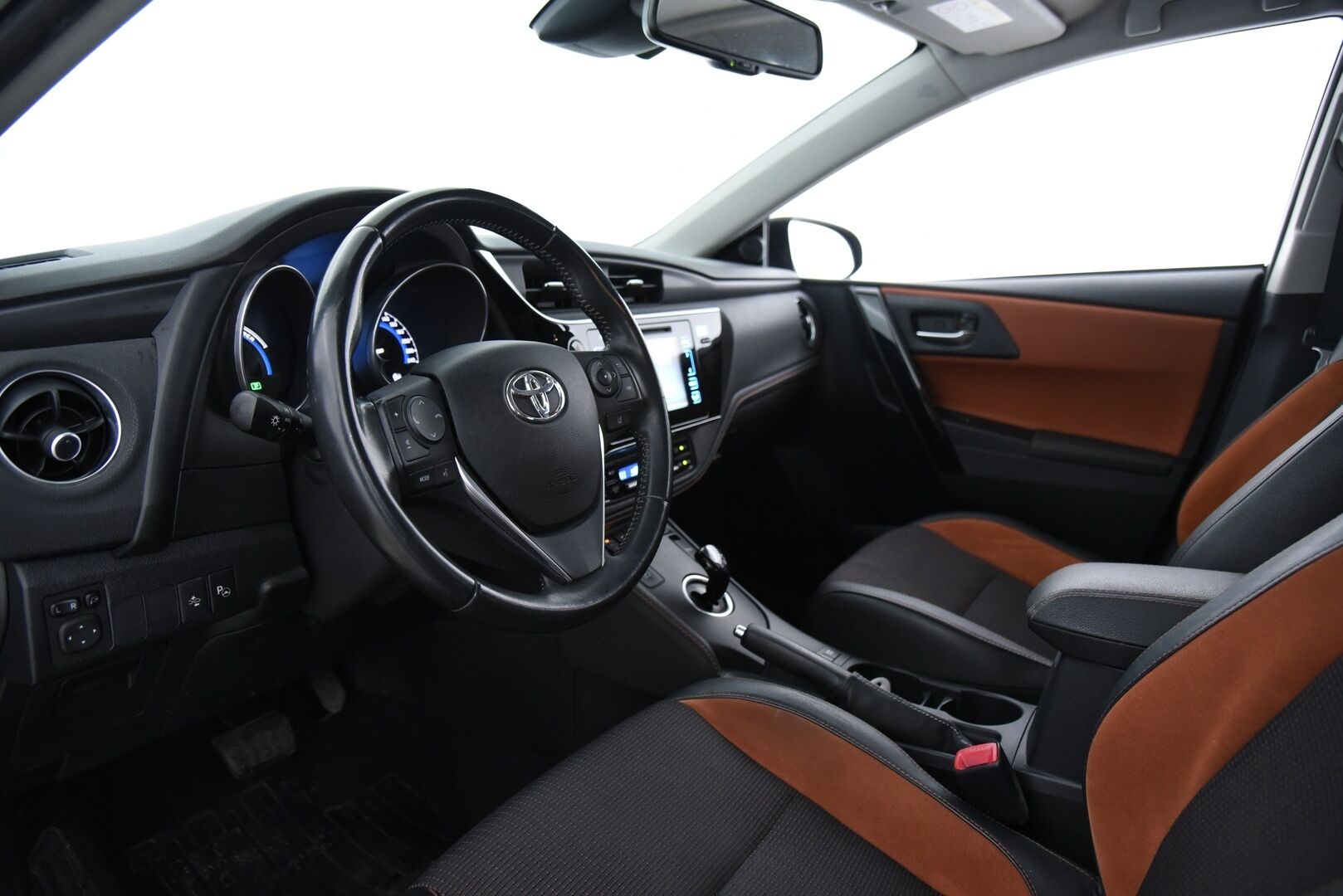 Toyota Auris 2016 Touring Sports 1,8 Hybrid Premium / Vakkari / P.kamera / Lohkolämmitin / NAVI - 2x Toyota vanteet hyvillä renkailla / Merkkihuollettu !