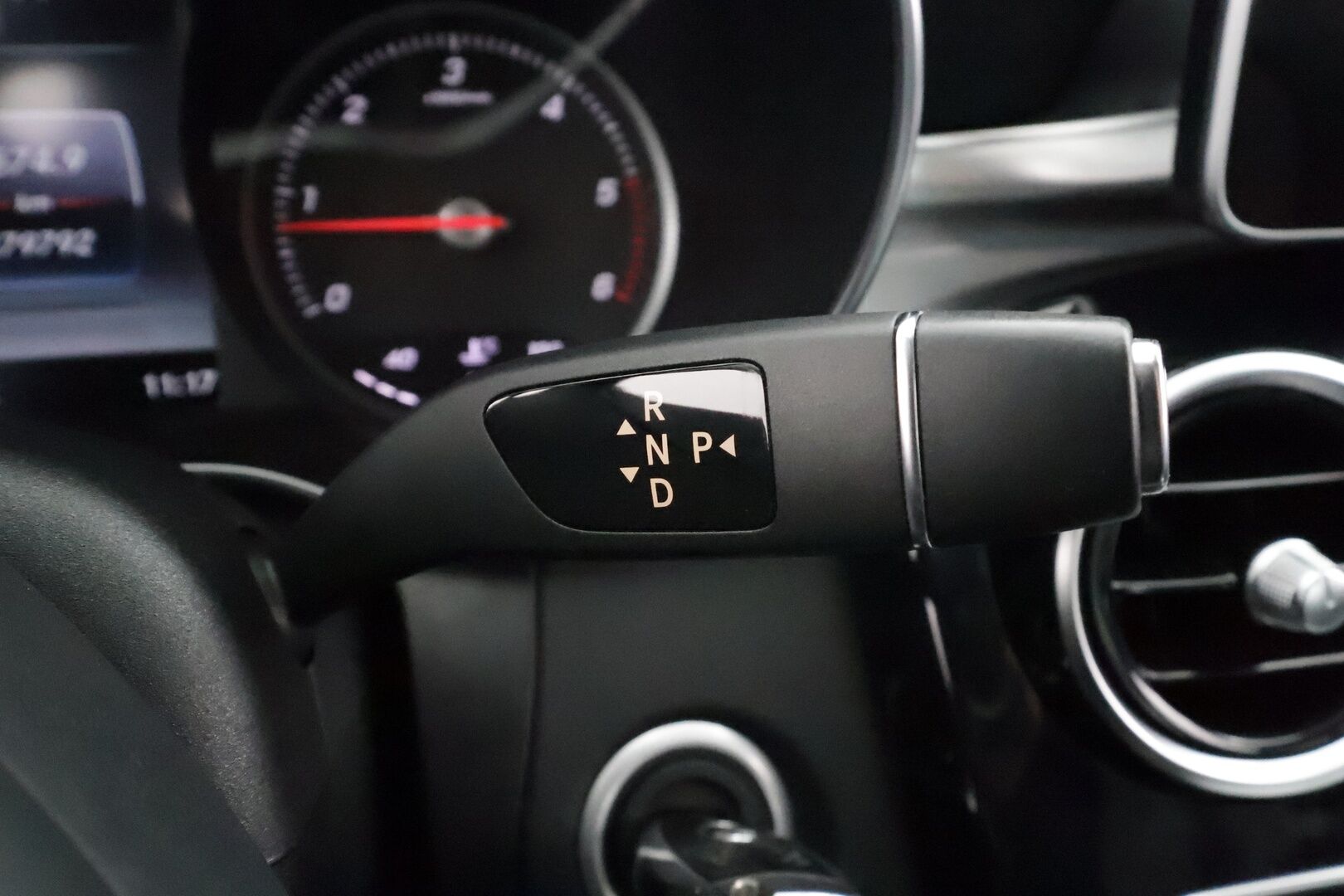 Mercedes-Benz C 2016 220d 4Matic Business AMG * Webasto / Distronic / ILS-LED / P.Tutkat / Sportpenkit / Navi / Kaistavahti / Katveavustin * - Suomi-auto / Kahdet renkaat aluvanteilla