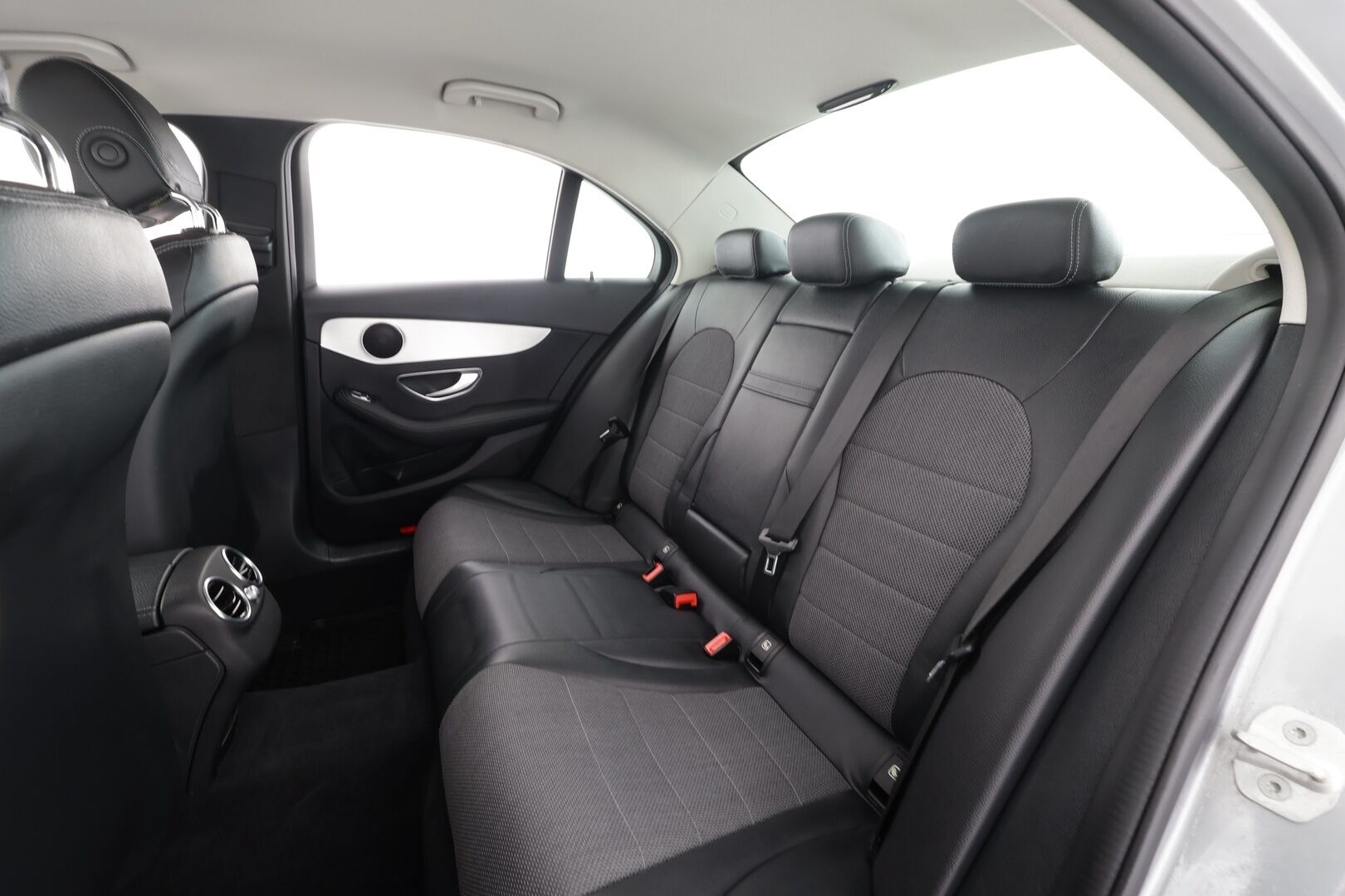 Mercedes-Benz C 2016 220d 4Matic Business AMG * Webasto / Distronic / ILS-LED / P.Tutkat / Sportpenkit / Navi / Kaistavahti / Katveavustin * - Suomi-auto / Kahdet renkaat aluvanteilla