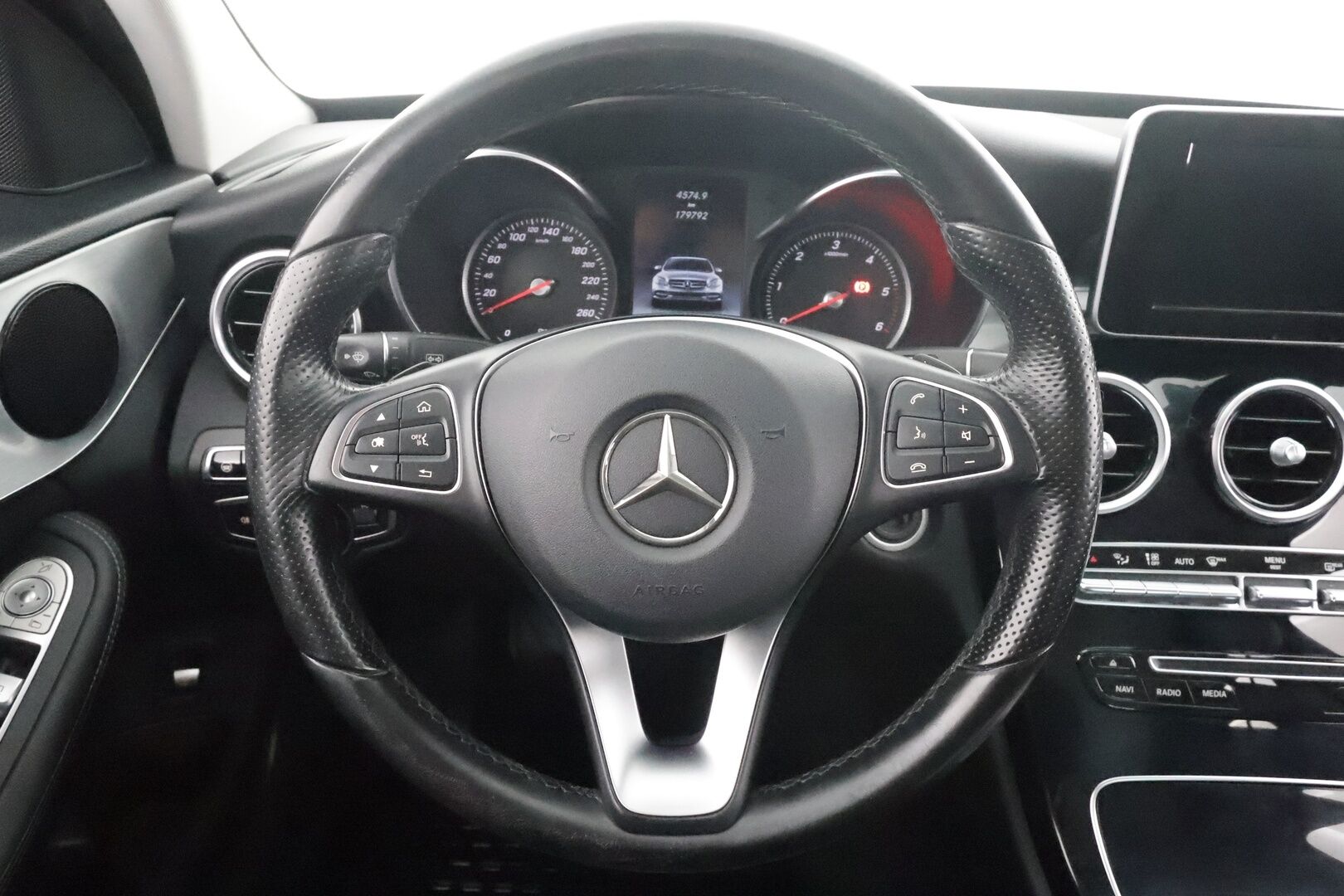 Mercedes-Benz C 2016 220d 4Matic Business AMG - | Distronic | Webasto | ILS-LED | P.Tutkat | Sportpenkit | Navi | Kaistavahti | Katveavustin | Suomi-auto | Kahdet renkaat aluvanteilla |