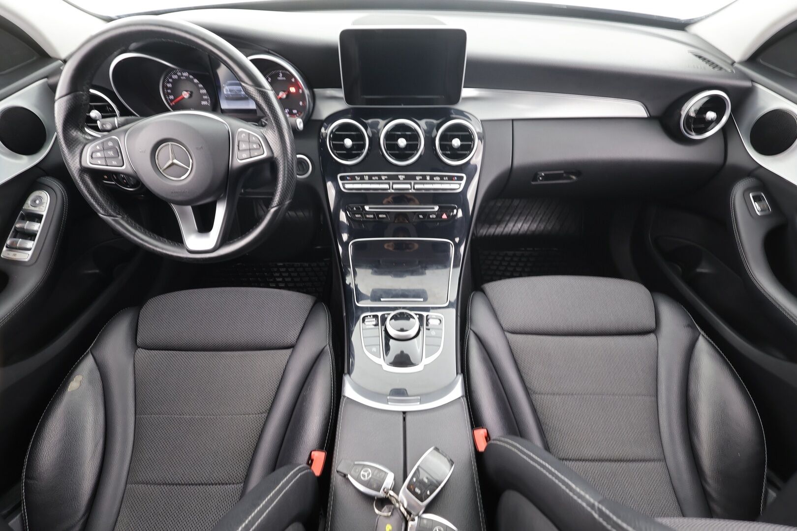 Mercedes-Benz C 2016 220d 4Matic Business AMG * Webasto / Distronic / ILS-LED / P.Tutkat / Sportpenkit / Navi / Kaistavahti / Katveavustin * - Suomi-auto / Kahdet renkaat aluvanteilla