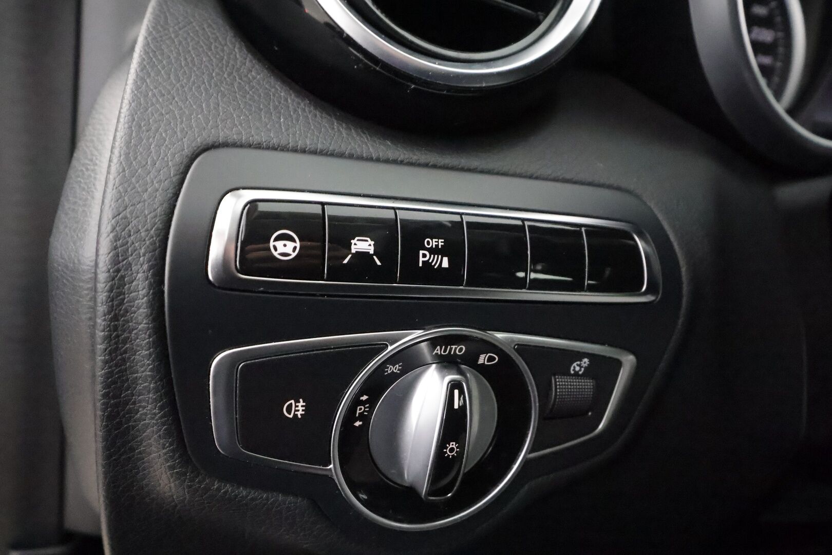 Mercedes-Benz C 2016 220d 4Matic Business AMG * Webasto / Distronic / ILS-LED / P.Tutkat / Sportpenkit / Navi / Kaistavahti / Katveavustin * - Suomi-auto / Kahdet renkaat aluvanteilla - HULLUT AVAJAISHULINAT KORKOTARJOUS 3,29 %