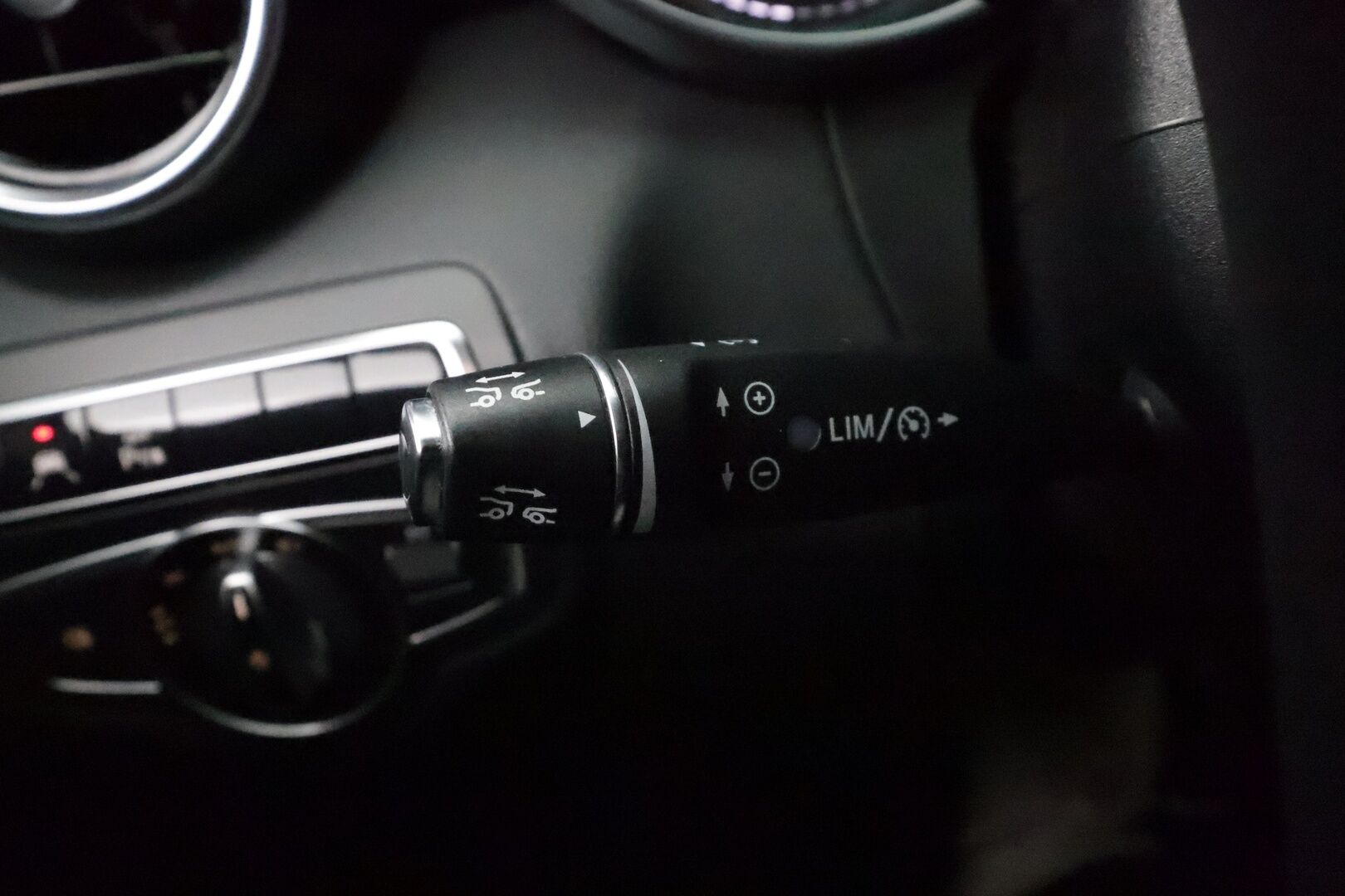 Mercedes-Benz C 2016 220d 4Matic Business AMG * Webasto / Distronic / ILS-LED / P.Tutkat / Sportpenkit / Navi / Kaistavahti / Katveavustin * - Suomi-auto / Kahdet renkaat aluvanteilla