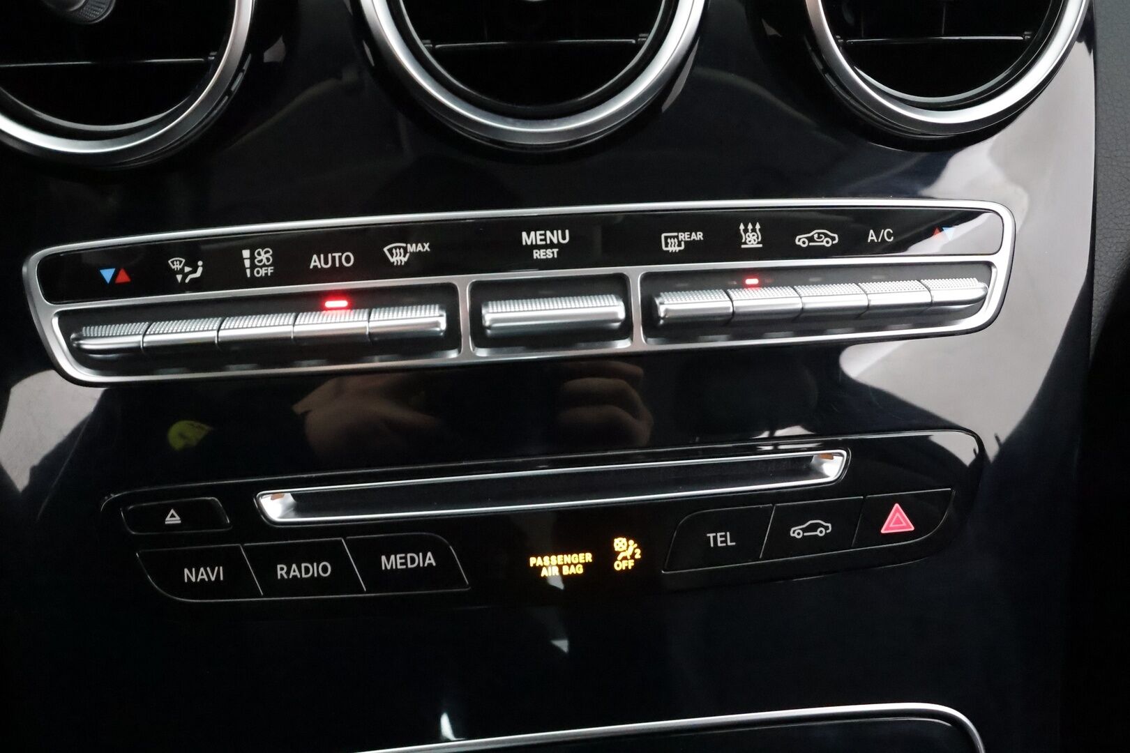 Mercedes-Benz C 2016 220d 4Matic Business AMG - | Distronic | Webasto | ILS-LED | P.Tutkat | Sportpenkit | Navi | Kaistavahti | Katveavustin | Suomi-auto | Kahdet renkaat aluvanteilla |