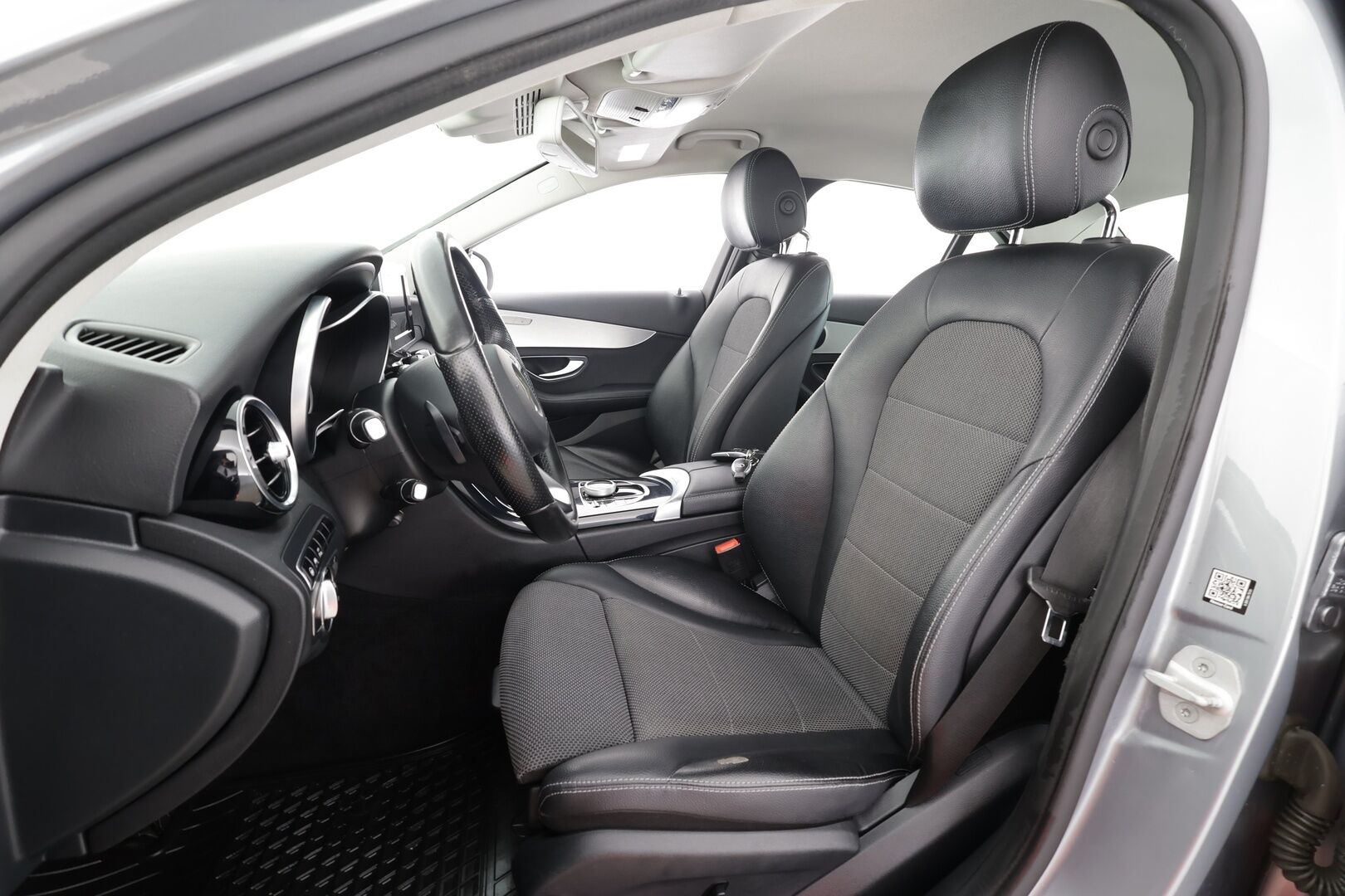 Mercedes-Benz C 2016 220d 4Matic Business AMG - | Distronic | Webasto | ILS-LED | P.Tutkat | Sportpenkit | Navi | Kaistavahti | Katveavustin | Suomi-auto | Kahdet renkaat aluvanteilla |