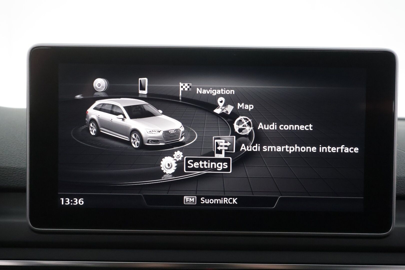 Audi A4 2017 Avant Land of quattro 2,0 TFSI 185 kW quattro S tronic - | Vakkari | Webasto | Koukku | B&O | Matrix-LED | HUD | Panorama | 360-Kamera | Sporttipenkit | Digimittaristo | Apple&Android | Suomi-auto | Kahdet Renkaat |
