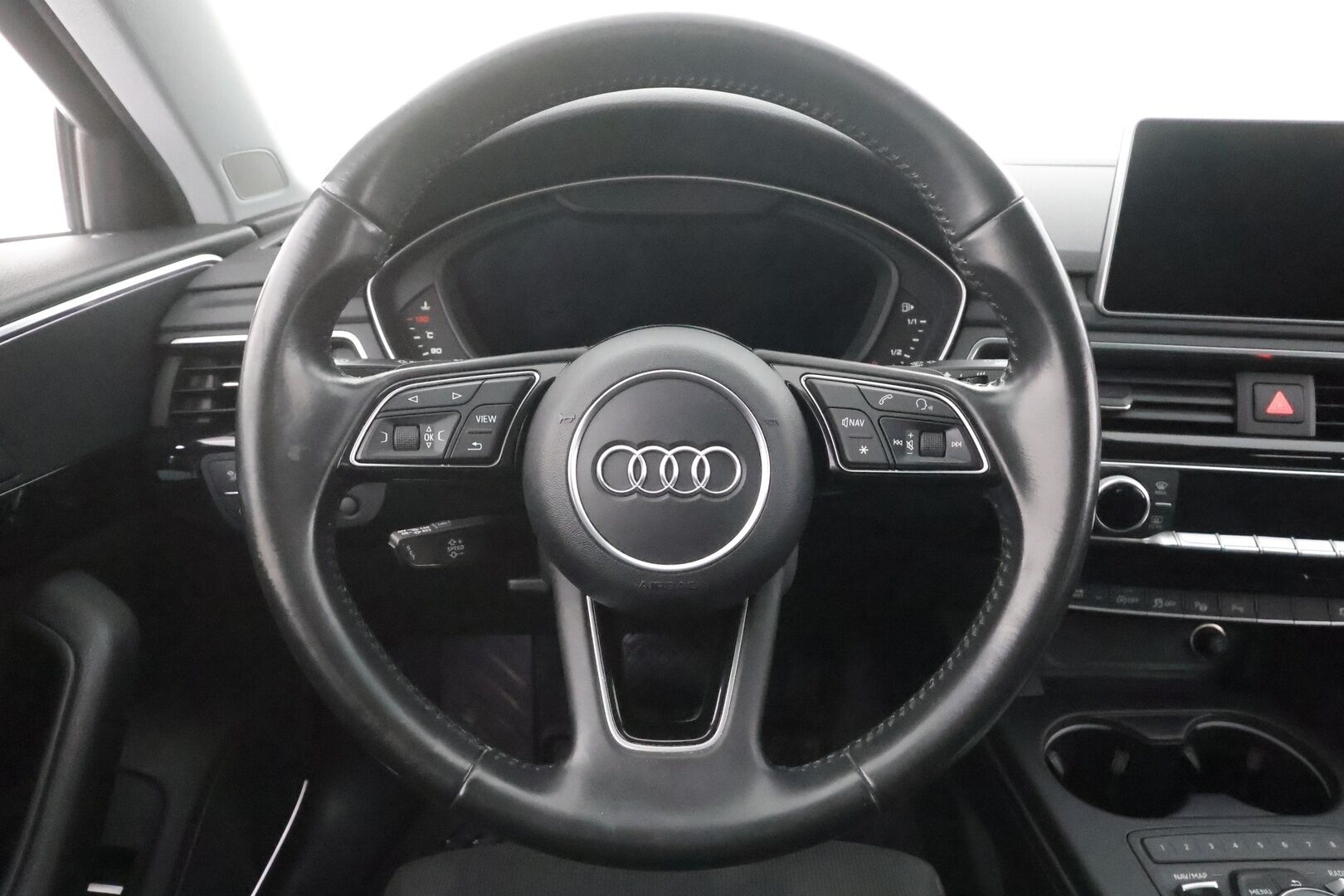 Audi A4 2017 Avant Land of quattro 2,0 TFSI 185 kW quattro S tronic - Vakkari | Webasto | Koukku | B&O | Matrix-LED | HUD | Panorama | 360-Kamera | Sporttipenkit | Digimittaristo | Apple&Android | Suomi-auto | Kahdet Renkaat