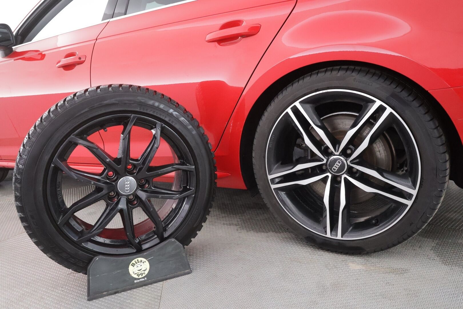 Audi A4 2017 Avant Land of quattro 2,0 TFSI 185 kW quattro S tronic - | Vakkari | Webasto | Koukku | B&O | Matrix-LED | HUD | Panorama | 360-Kamera | Sporttipenkit | Digimittaristo | Apple&Android | Suomi-auto | Kahdet Renkaat |