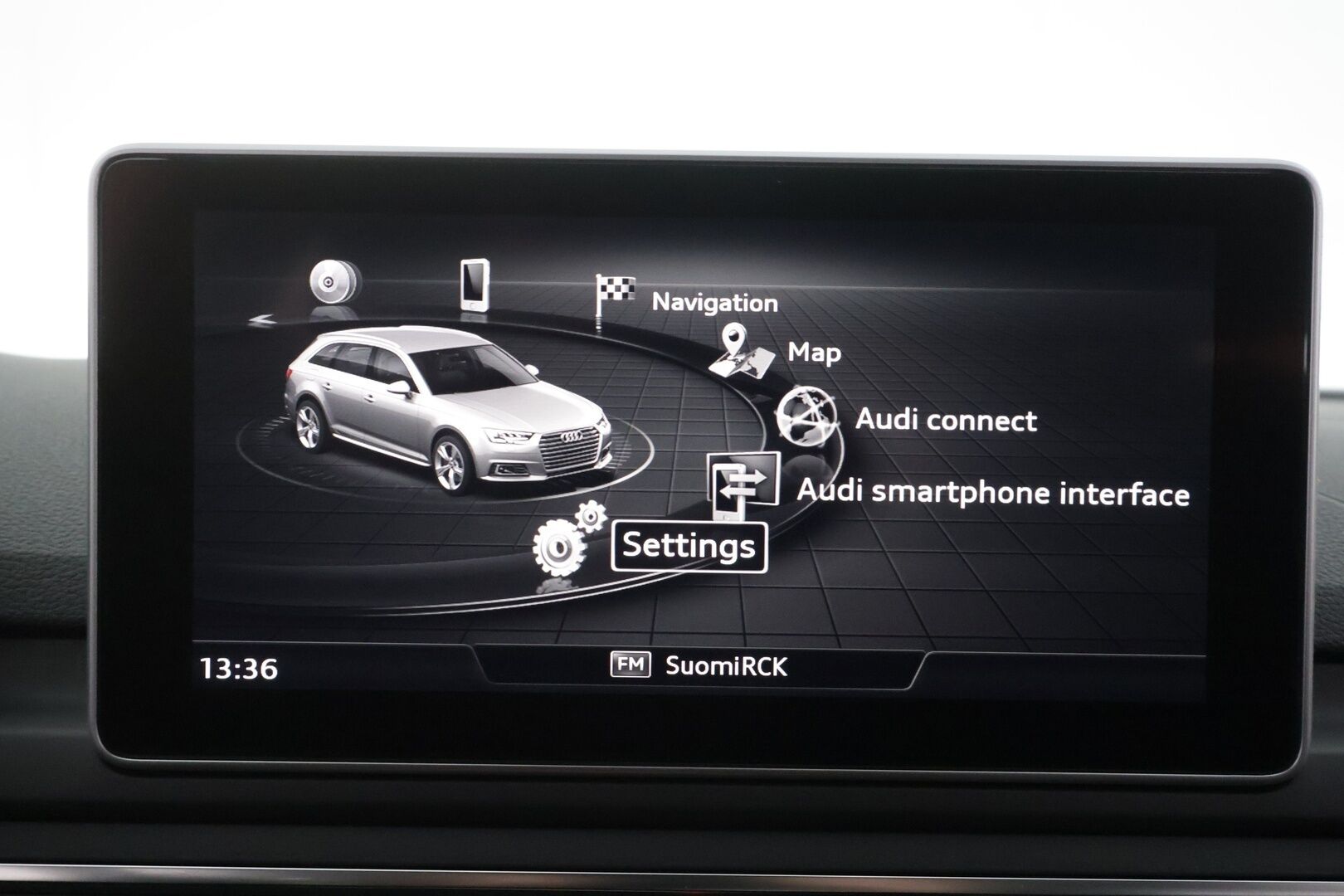 Audi A4 2017 Avant Land of quattro 2,0 TFSI 185 kW quattro S tronic - Vakkari | Webasto | Koukku | B&O | Matrix-LED | HUD | Panorama | 360-Kamera | Sporttipenkit | Digimittaristo | Apple&Android | Suomi-auto | Kahdet Renkaat
