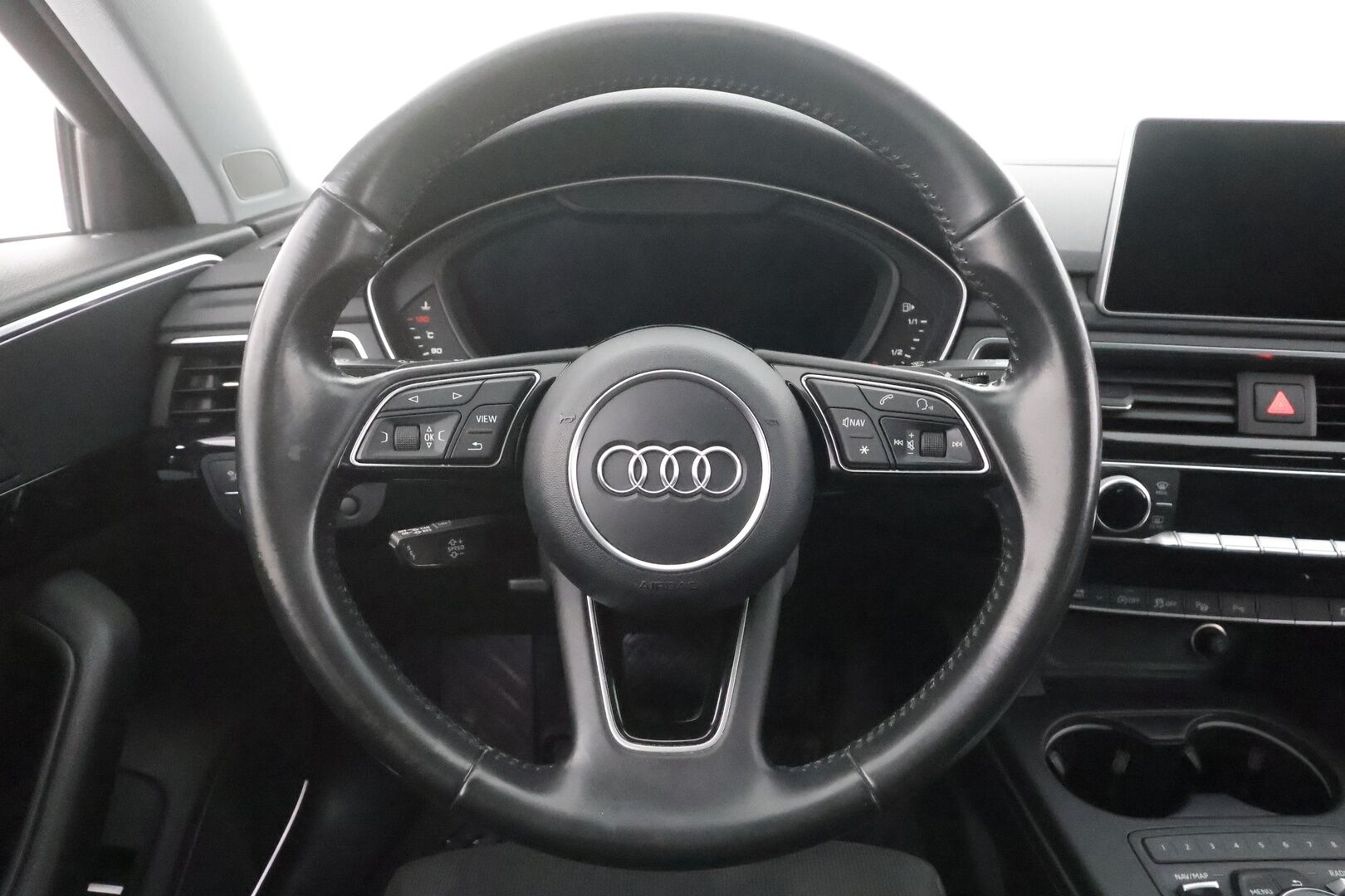 Audi A4 2017 Avant Land of quattro 2,0 TFSI 185 kW quattro S tronic - | Vakkari | Webasto | Koukku | B&O | Matrix-LED | HUD | Panorama | 360-Kamera | Sporttipenkit | Digimittaristo | Apple&Android | Suomi-auto | Kahdet Renkaat |