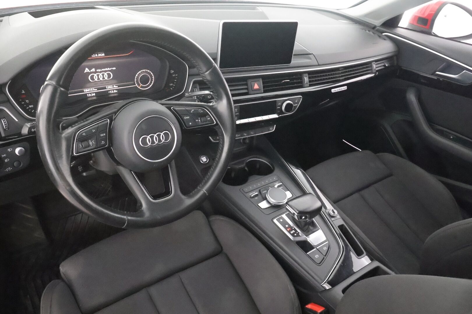 Audi A4 2017 Avant Land of quattro 2,0 TFSI 185 kW quattro S tronic - | Vakkari | Webasto | Koukku | B&O | Matrix-LED | HUD | Panorama | 360-Kamera | Sporttipenkit | Digimittaristo | Apple&Android | Suomi-auto | Kahdet Renkaat |