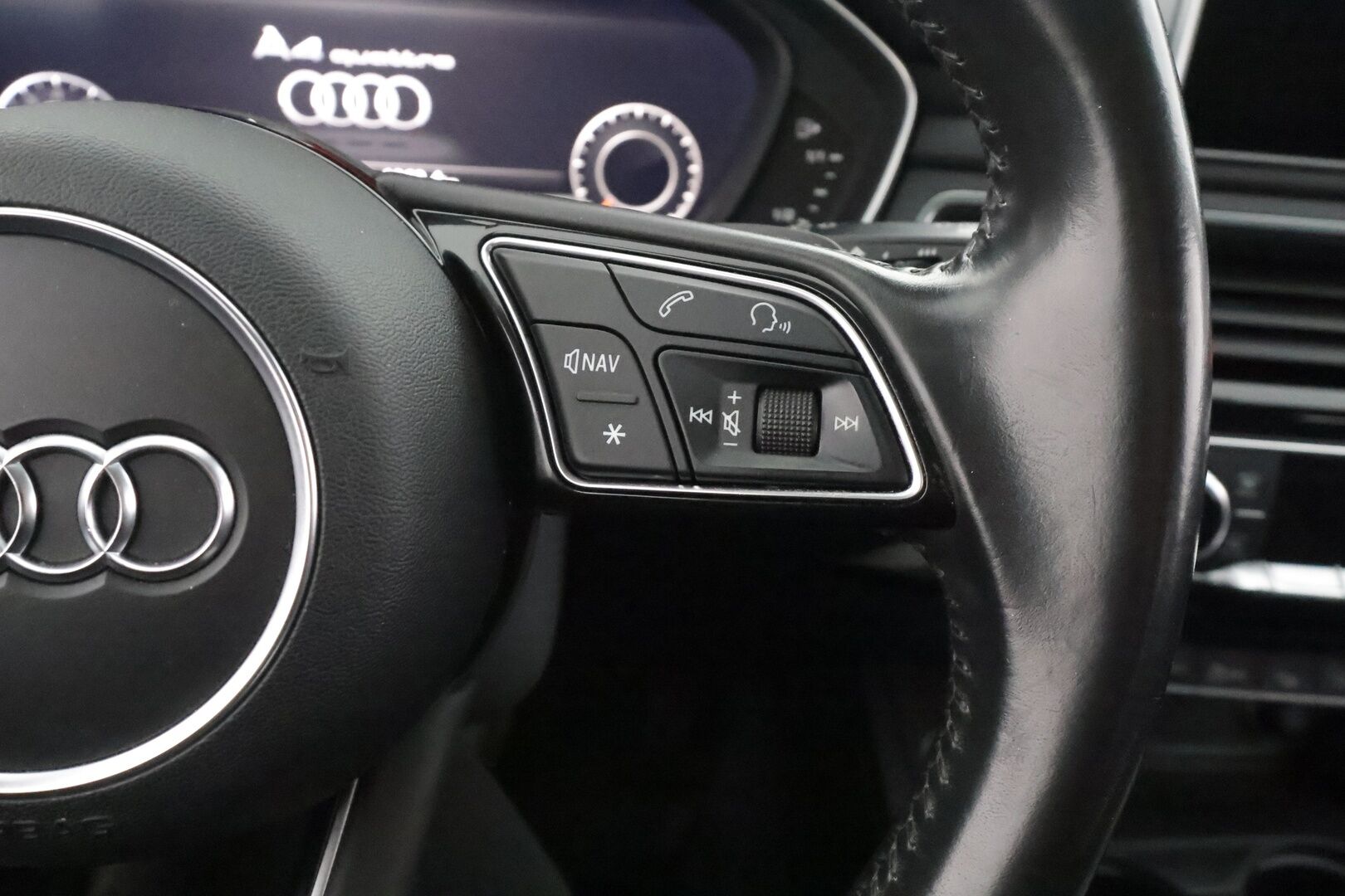 Audi A4 2017 Avant Land of quattro 2,0 TFSI 185 kW quattro S tronic - | Vakkari | Webasto | Koukku | B&O | Matrix-LED | HUD | Panorama | 360-Kamera | Sporttipenkit | Digimittaristo | Apple&Android | Suomi-auto | Kahdet Renkaat |