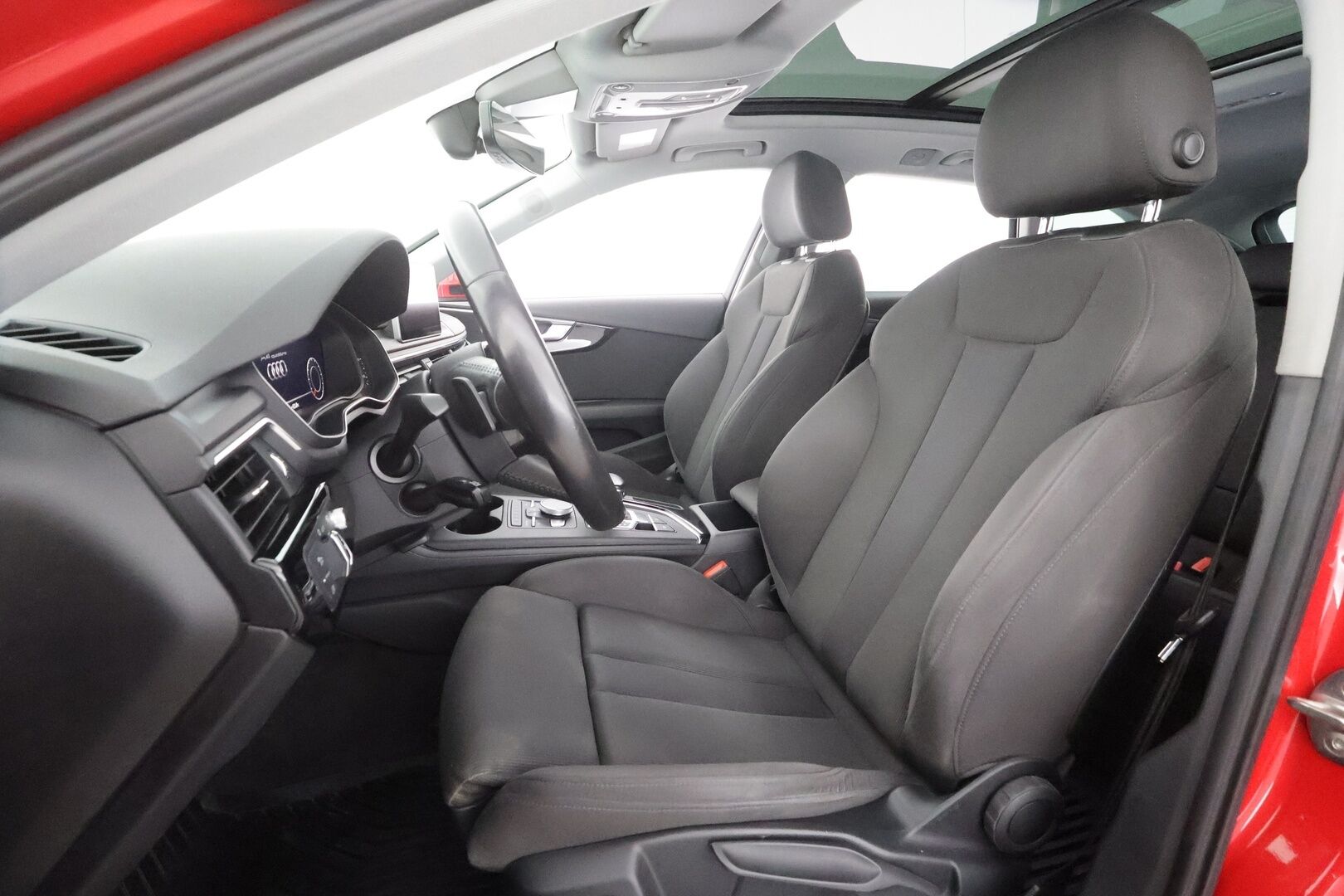 Audi A4 2017 Avant Land of quattro 2,0 TFSI 185 kW quattro S tronic - | Vakkari | Webasto | Koukku | B&O | Matrix-LED | HUD | Panorama | 360-Kamera | Sporttipenkit | Digimittaristo | Apple&Android | Suomi-auto | Kahdet Renkaat |