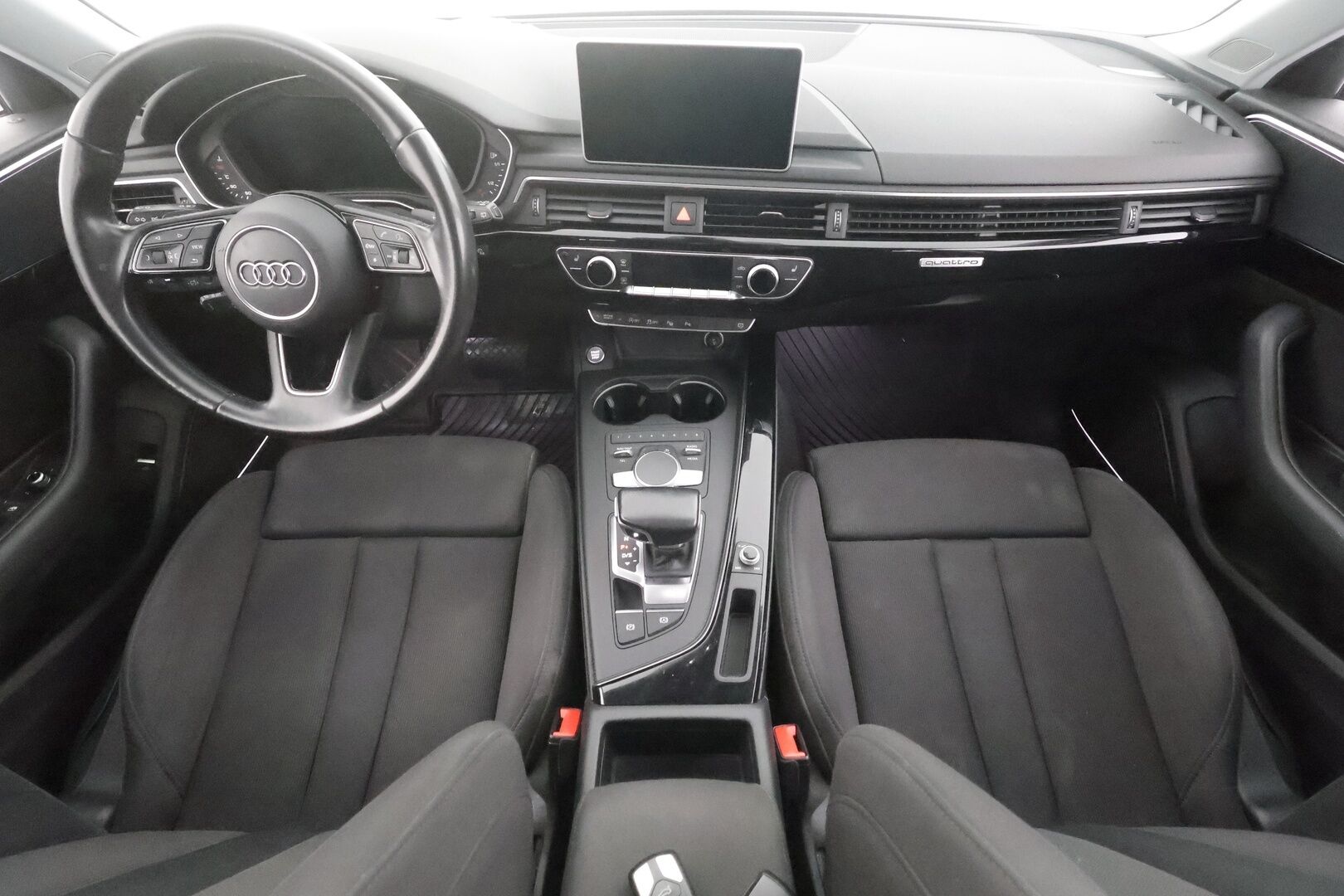 Audi A4 2017 Avant Land of quattro 2,0 TFSI 185 kW quattro S tronic - | Vakkari | Webasto | Koukku | B&O | Matrix-LED | HUD | Panorama | 360-Kamera | Sporttipenkit | Digimittaristo | Apple&Android | Suomi-auto | Kahdet Renkaat |
