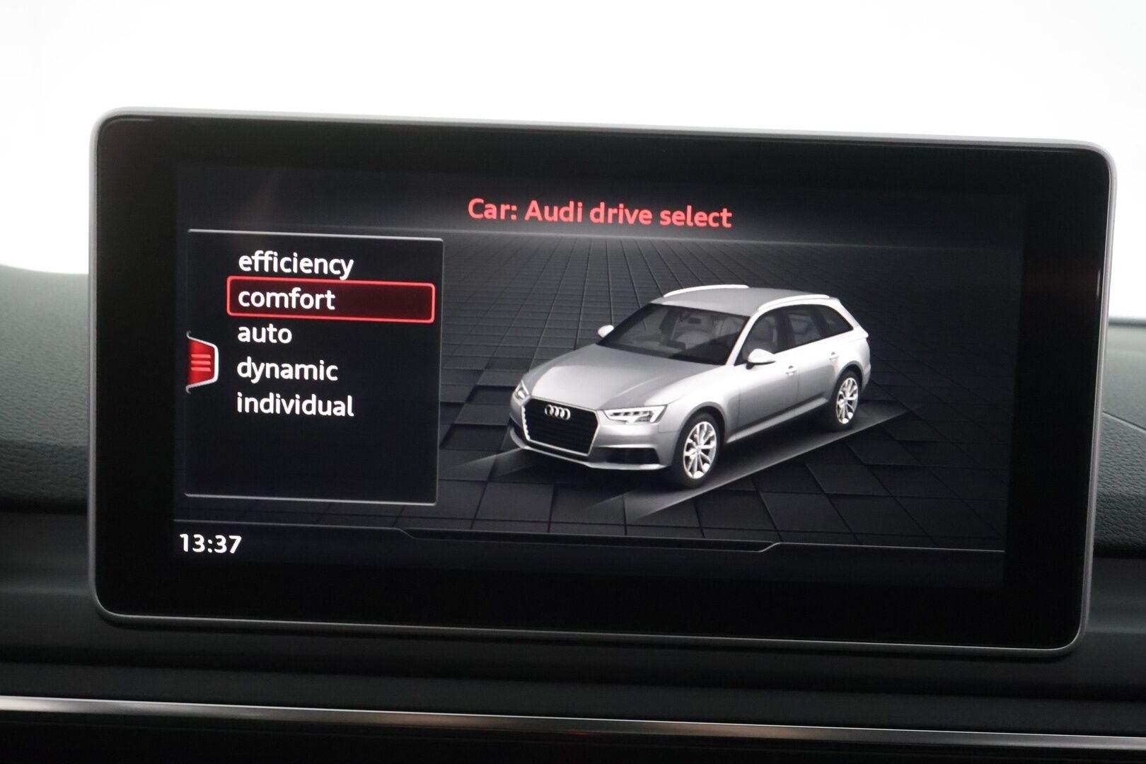 Audi A4 2017 Avant Land of quattro 2,0 TFSI 185 kW quattro S tronic - | Vakkari | Webasto | Koukku | B&O | Matrix-LED | HUD | Panorama | 360-Kamera | Sporttipenkit | Digimittaristo | Apple&Android | Suomi-auto | Kahdet Renkaat |