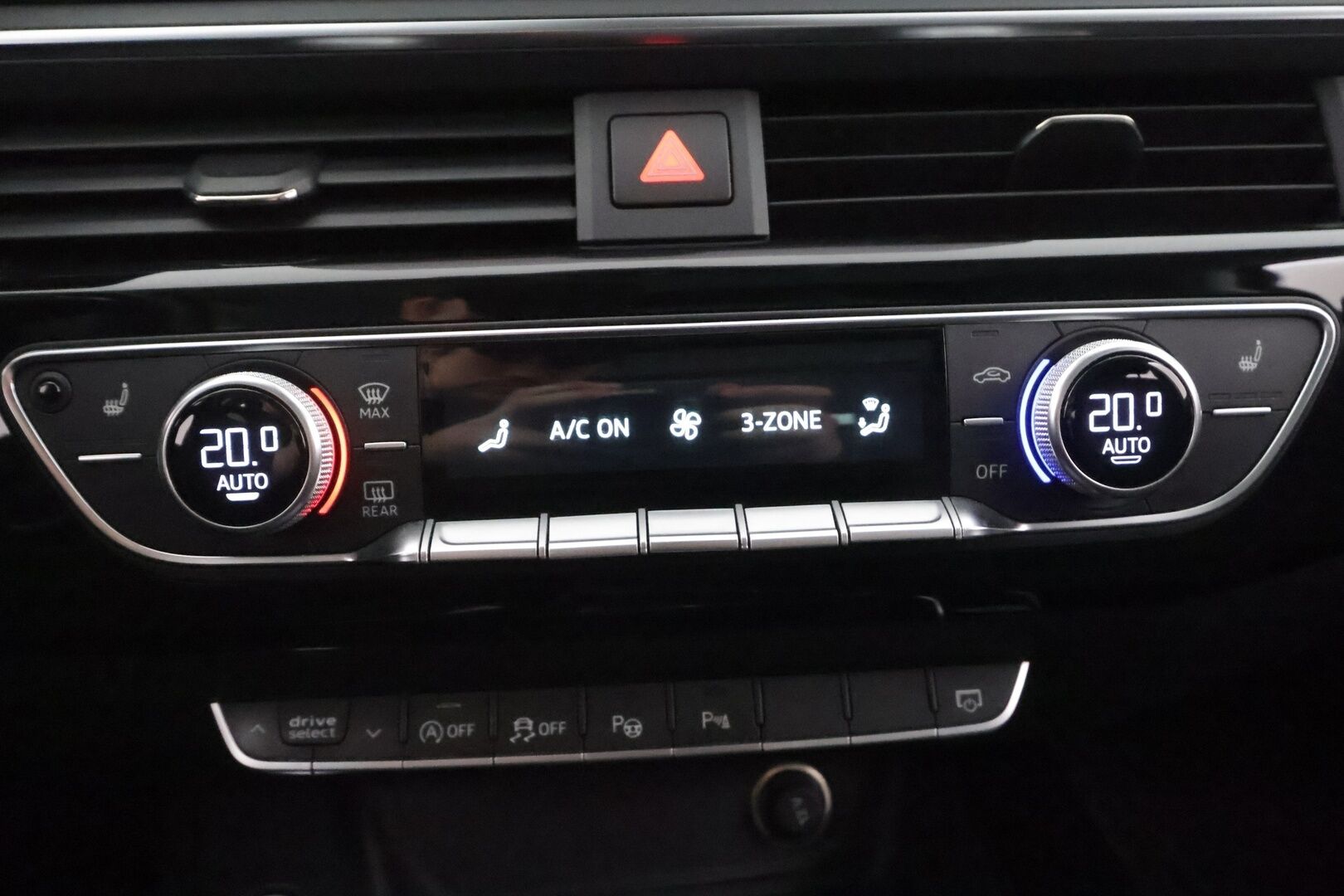 Audi A4 2017 Avant Land of quattro 2,0 TFSI 185 kW quattro S tronic - | Vakkari | Webasto | Koukku | B&O | Matrix-LED | HUD | Panorama | 360-Kamera | Sporttipenkit | Digimittaristo | Apple&Android | Suomi-auto | Kahdet Renkaat |