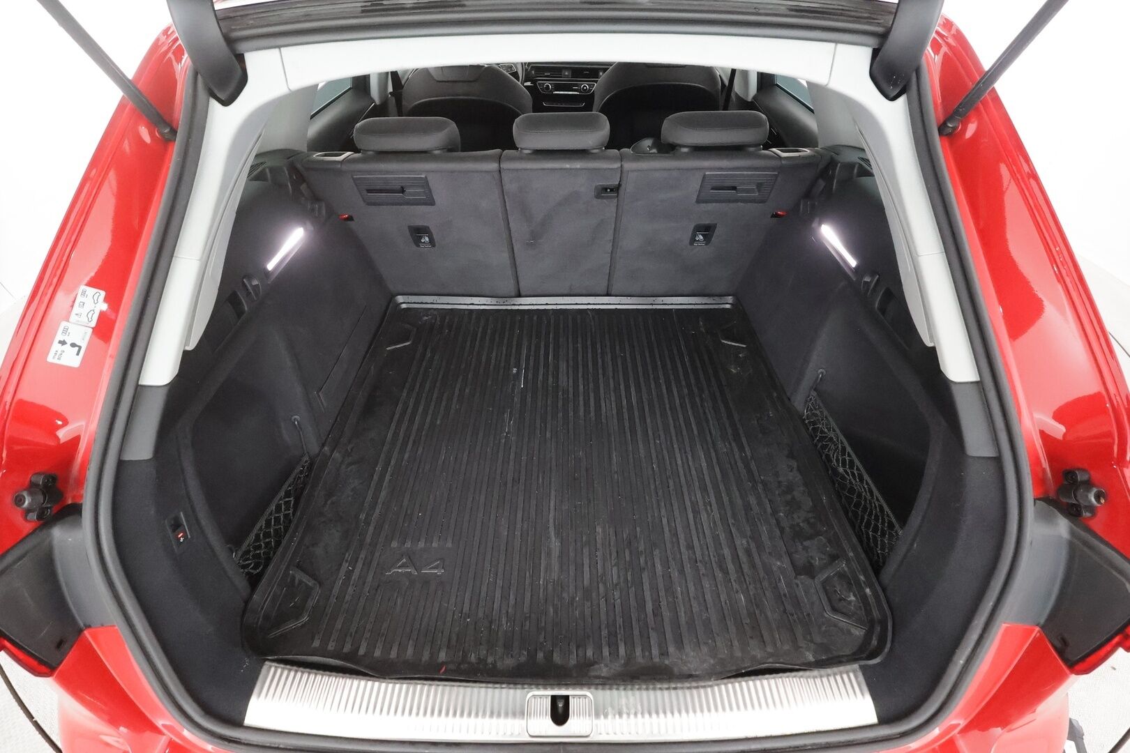 Audi A4 2017 Avant Land of quattro 2,0 TFSI 185 kW quattro S tronic - | Vakkari | Webasto | Koukku | B&O | Matrix-LED | HUD | Panorama | 360-Kamera | Sporttipenkit | Digimittaristo | Apple&Android | Suomi-auto | Kahdet Renkaat |