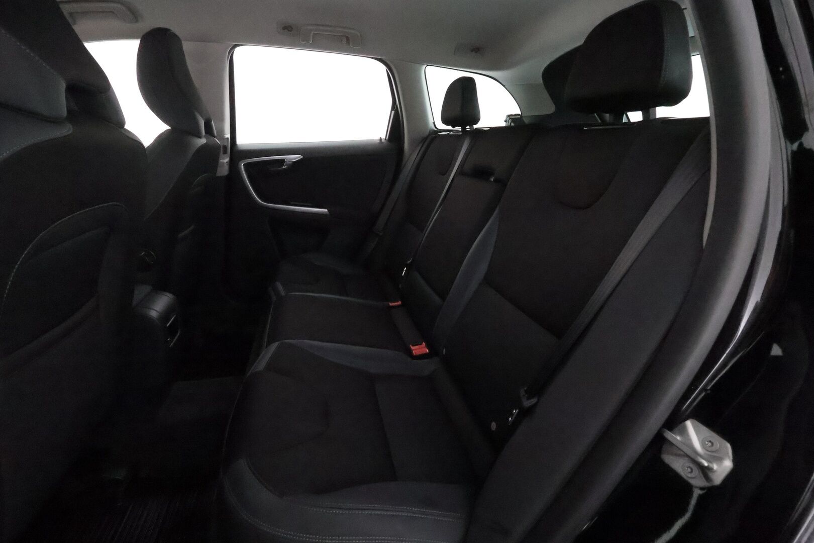 Volvo XC60 2015 T5 Momentum aut **Suomi-auto / Facelift / Xenon / P.Tutkat / Puolinahat / Vakkari** - Kahdet Renkaat