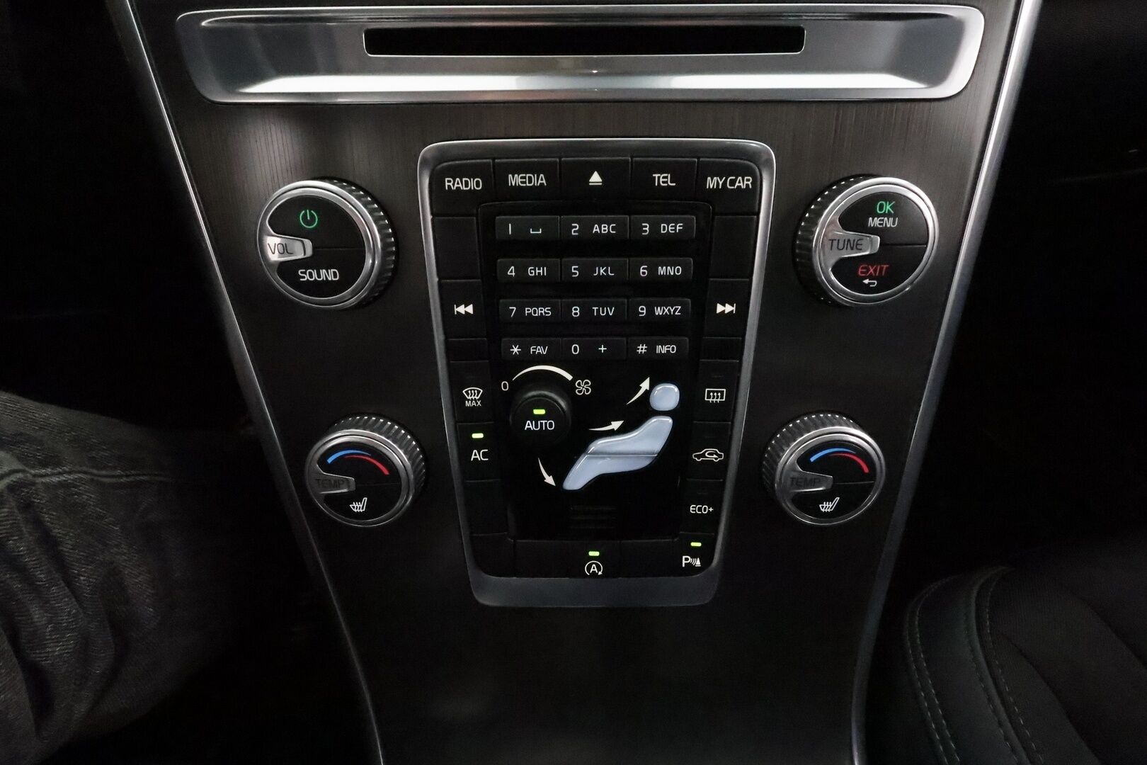 Volvo XC60 2015 T5 Momentum aut **Suomi-auto / Facelift / Xenon / P.Tutkat / Puolinahat / Vakkari** - Kahdet Renkaat