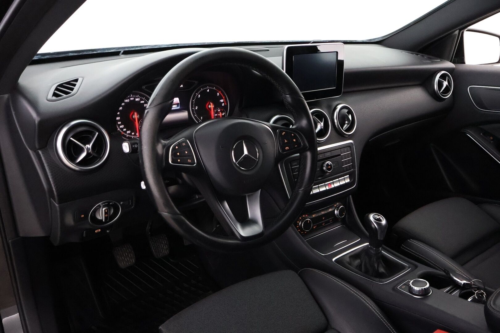 Mercedes-Benz A 2016 160 d * Vakkari / Tutkat / Lohkolämmitin / Sporttipenkit * - Suomi- auto / 2x Renkaat aluvantein / Ilman Adblue