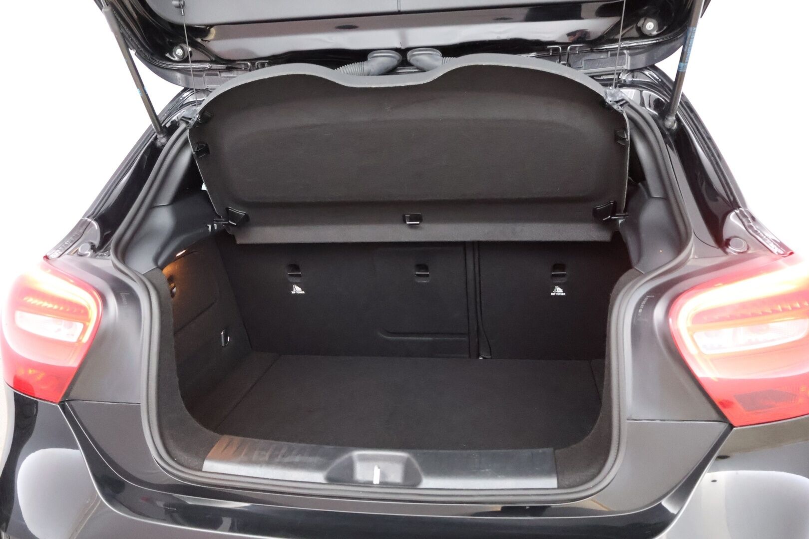 Mercedes-Benz A 2016 160 d * Vakkari / Tutkat / Lohkolämmitin / Sporttipenkit * - Suomi- auto / 2x Renkaat aluvantein / Ilman Adblue