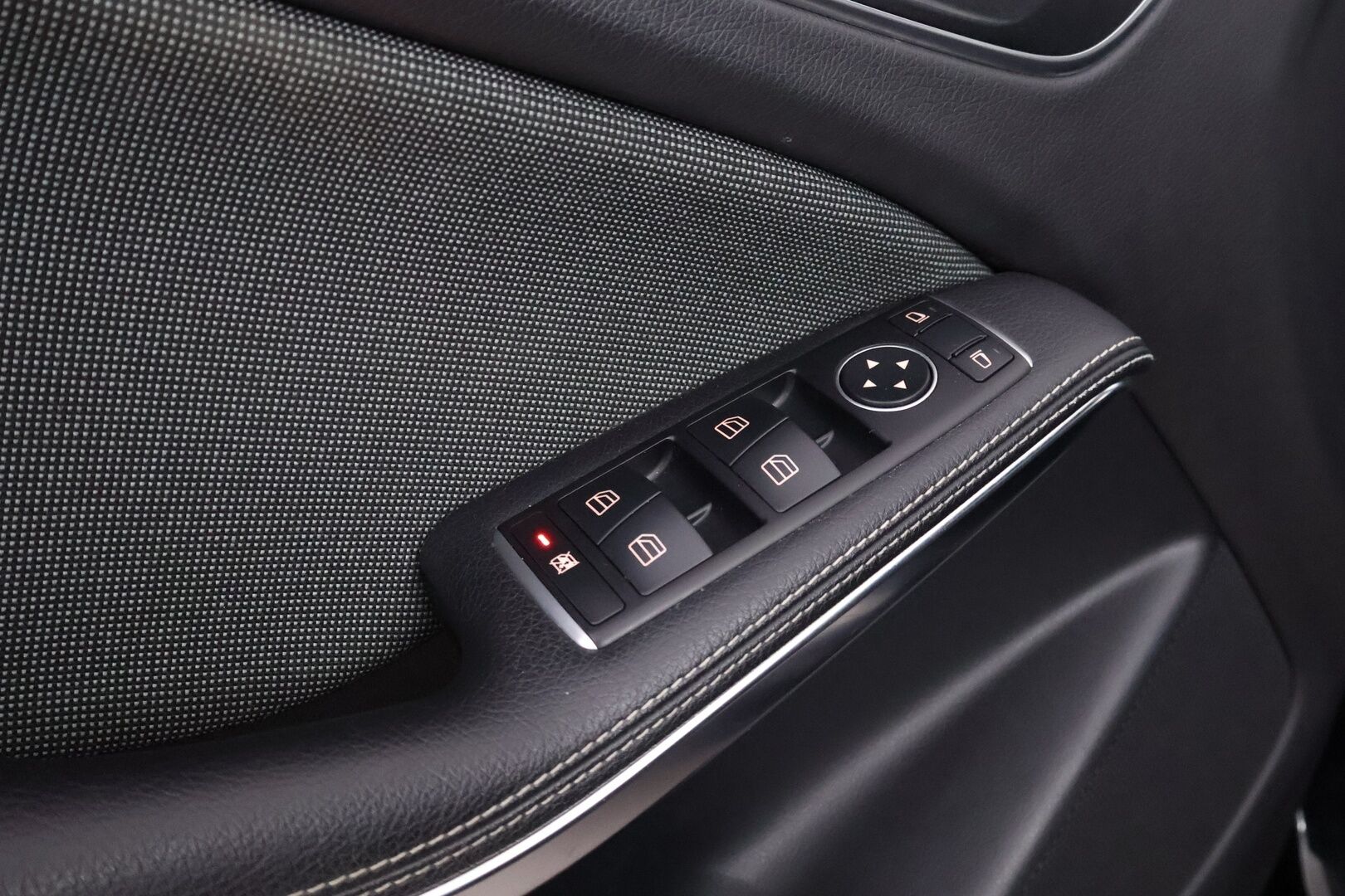 Mercedes-Benz A 2016 160 d * Vakkari / Tutkat / Lohkolämmitin / Sporttipenkit * - Suomi- auto / 2x Renkaat aluvantein / Ilman Adblue