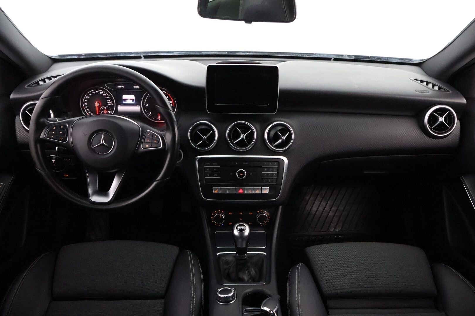 Mercedes-Benz A 2016 160 d * Suomiauto / Vakkari / Peruutustutkat / Puolinahkasisusta / Sporttipenkit / - Juuri huollettu / 2x Renkaat aluvantein / Juuri tullut Tampereelle!