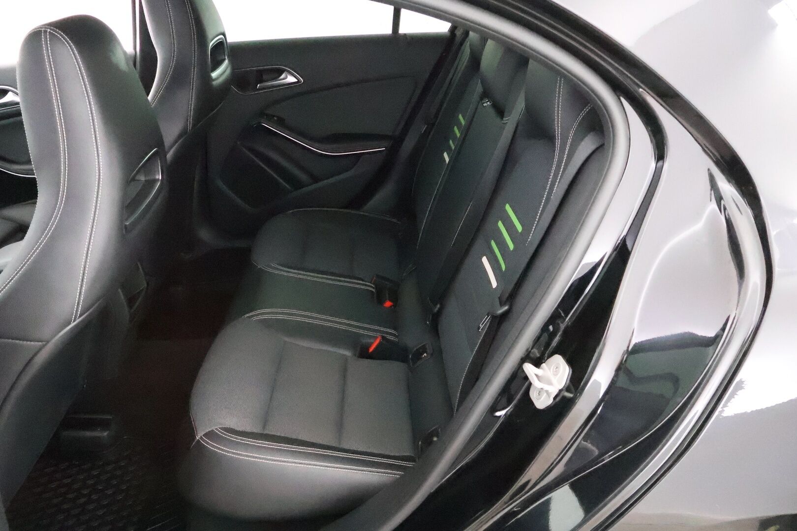 Mercedes-Benz A 2016 160 d * Suomiauto / Vakkari / Peruutustutkat / Puolinahkasisusta / Sporttipenkit / - Juuri huollettu / 2x Renkaat aluvantein / Juuri tullut Tampereelle!