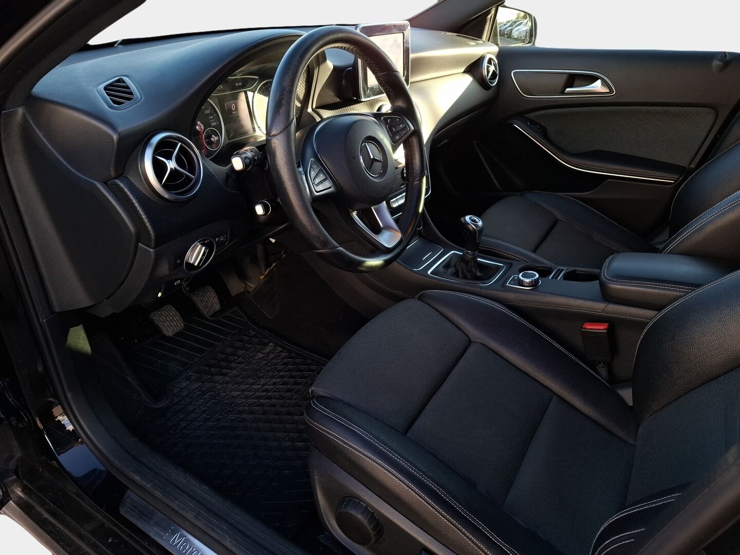 Mercedes-Benz A 2016 160 d * Suomiauto / Vakkari / Peruutustutkat / Puolinahkasisusta / Sporttipenkit / - Juuri huollettu / 2x Renkaat aluvantein / Juuri tullut Tampereelle!