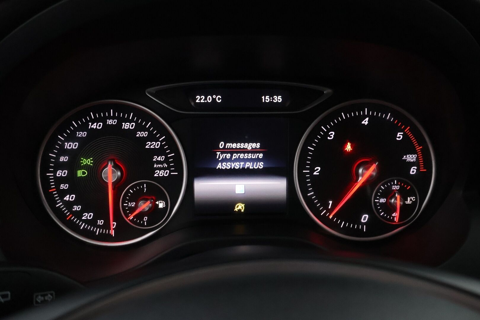 Mercedes-Benz A 2016 160 d * Suomiauto / Vakkari / Peruutustutkat / Puolinahkasisusta / Sporttipenkit / - Juuri huollettu / 2x Renkaat aluvantein / Juuri tullut Tampereelle!