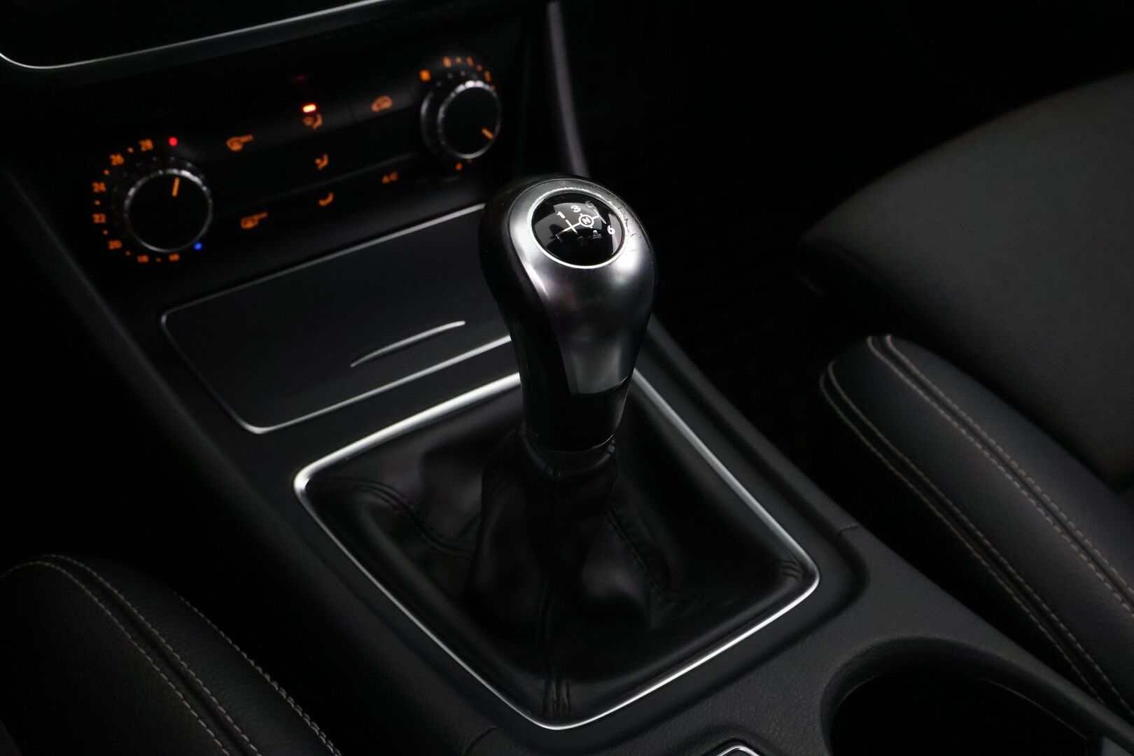 Mercedes-Benz A 2016 160 d * Suomiauto / Vakkari / Peruutustutkat / Puolinahkasisusta / Sporttipenkit / - Juuri huollettu / 2x Renkaat aluvantein / Juuri tullut Tampereelle!