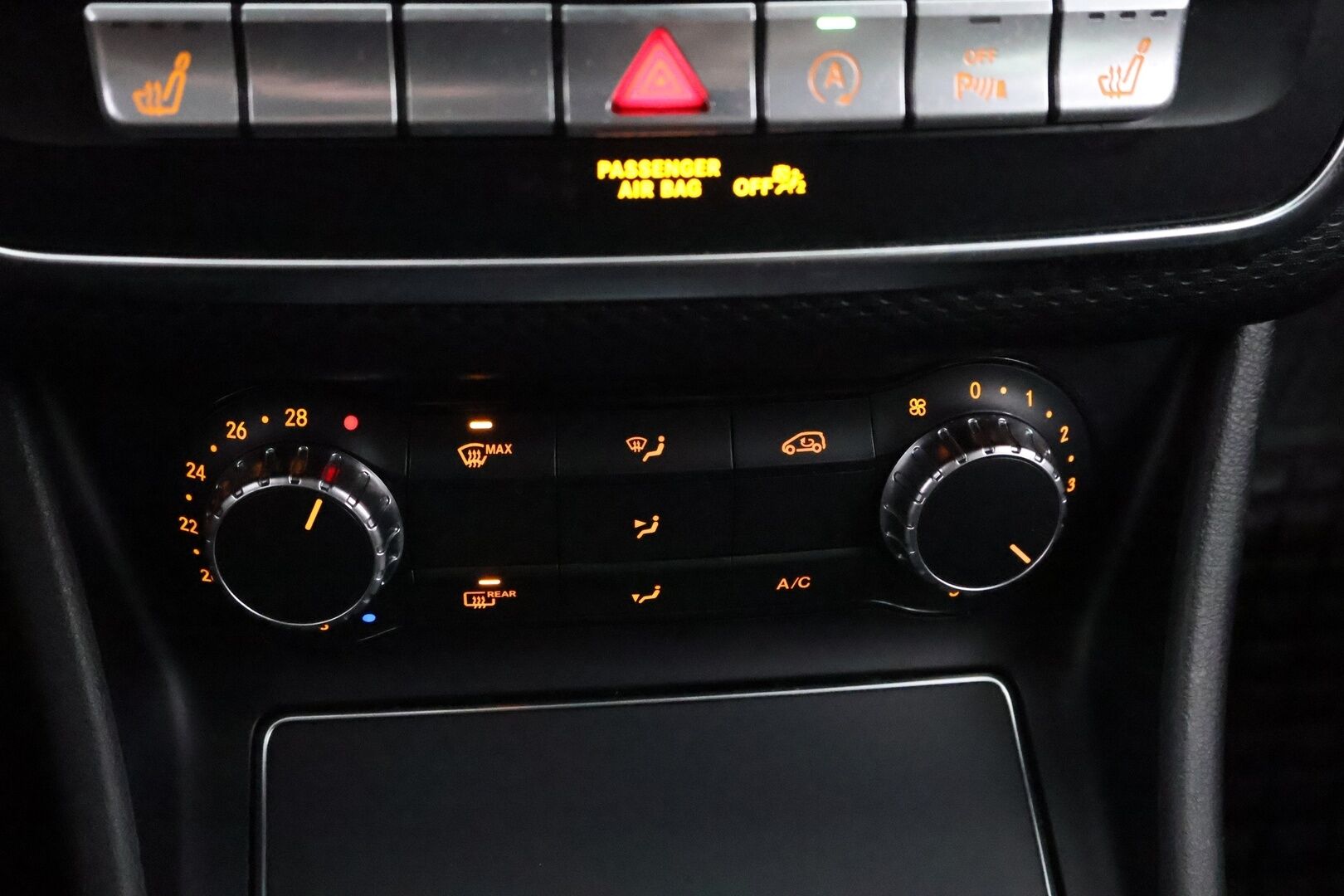 Mercedes-Benz A 2016 160 d * Suomiauto / Vakkari / Peruutustutkat / Puolinahkasisusta / Sporttipenkit / - Juuri huollettu / 2x Renkaat aluvantein / Juuri tullut Tampereelle!