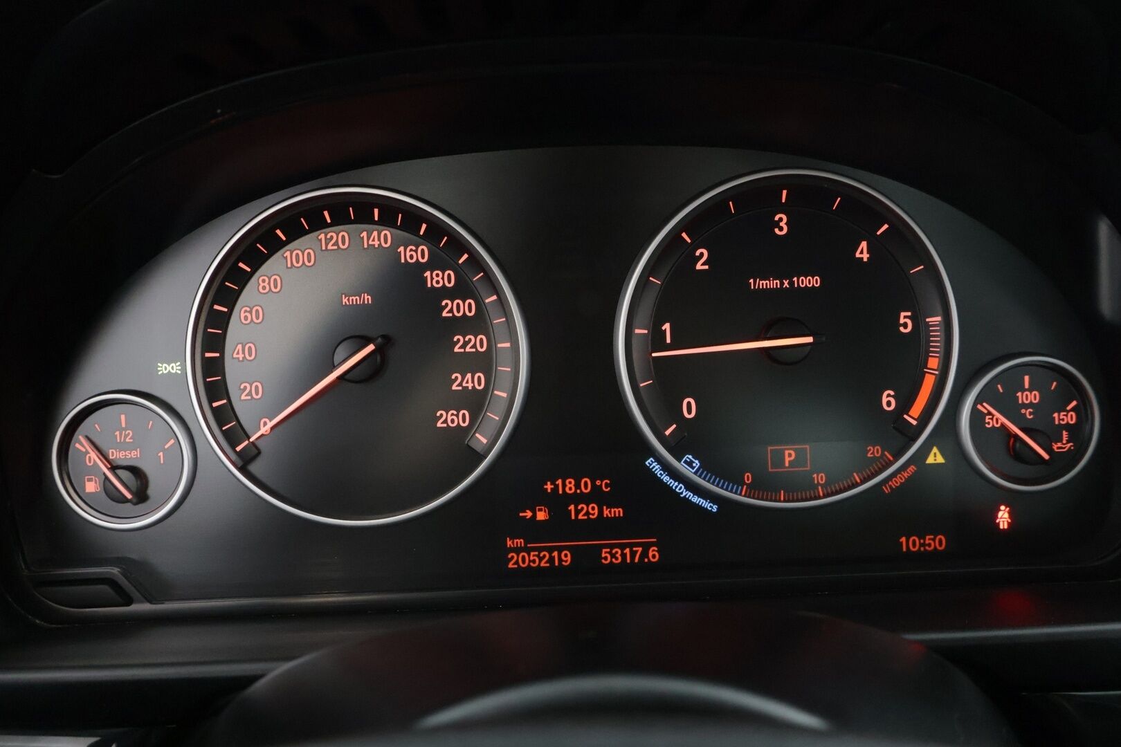 BMW 518 2016 d A Sedan Business Exclusive Edition F10 LCI / Lohko / Nahkasportit / Osasähköpenkit / Tutkat / Vakionopeudensäädin * - 2x hyvät renkaat / Huollot OK / Siisti!