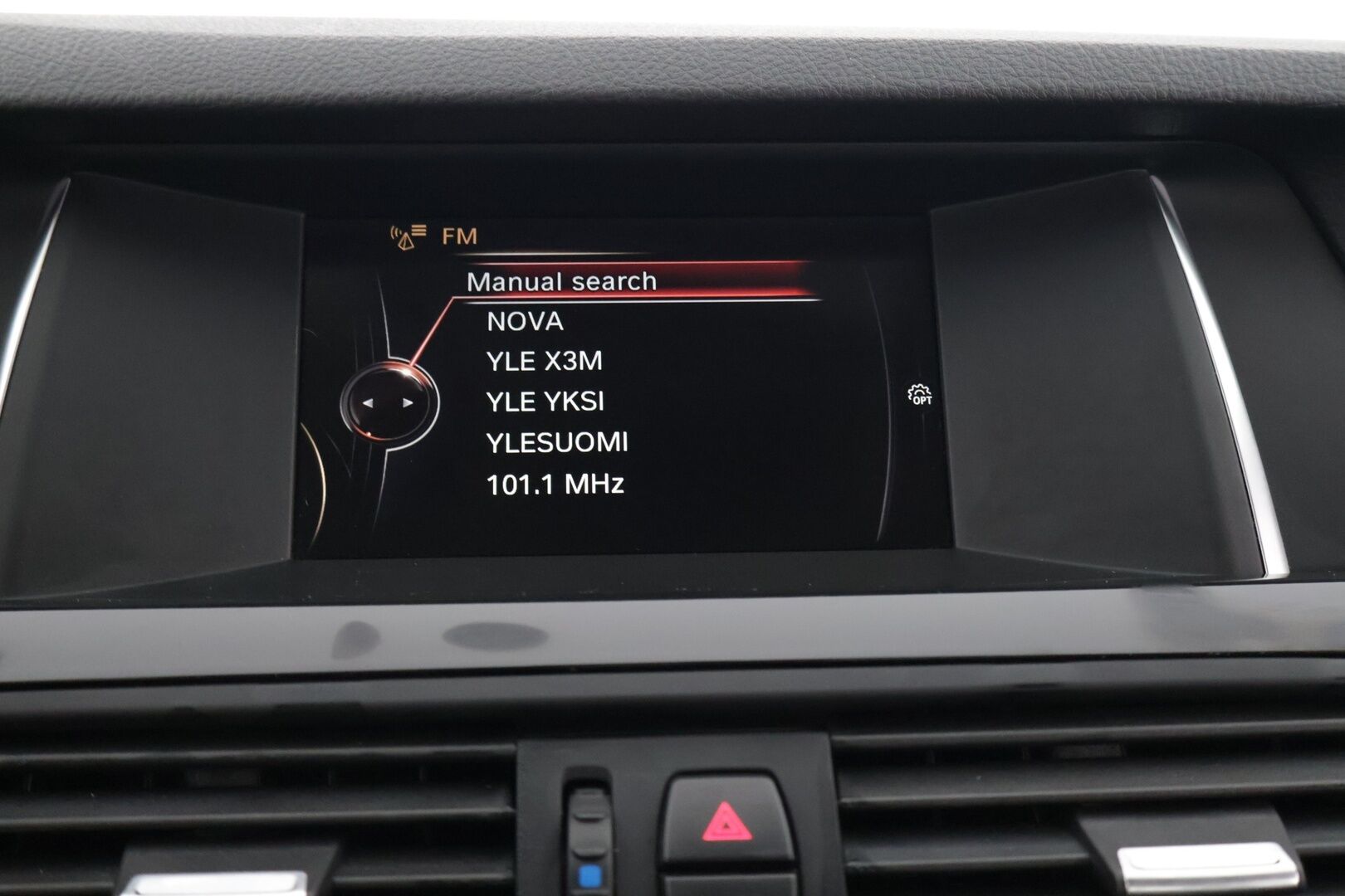 BMW 518 2016 d A Sedan Business Exclusive Edition F10 LCI / Lohko / Nahkasportit / Osasähköpenkit / Tutkat / Vakionopeudensäädin * - 2x hyvät renkaat / Huollot OK / Siisti!