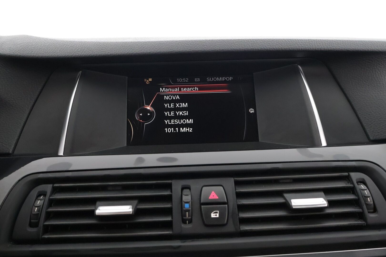 BMW 518 2016 d A Sedan Business Exclusive Edition F10 LCI / Lohko / Nahkasportit / Osasähköpenkit / Tutkat / Vakionopeudensäädin * - 2x hyvät renkaat / Huollot OK / Siisti!