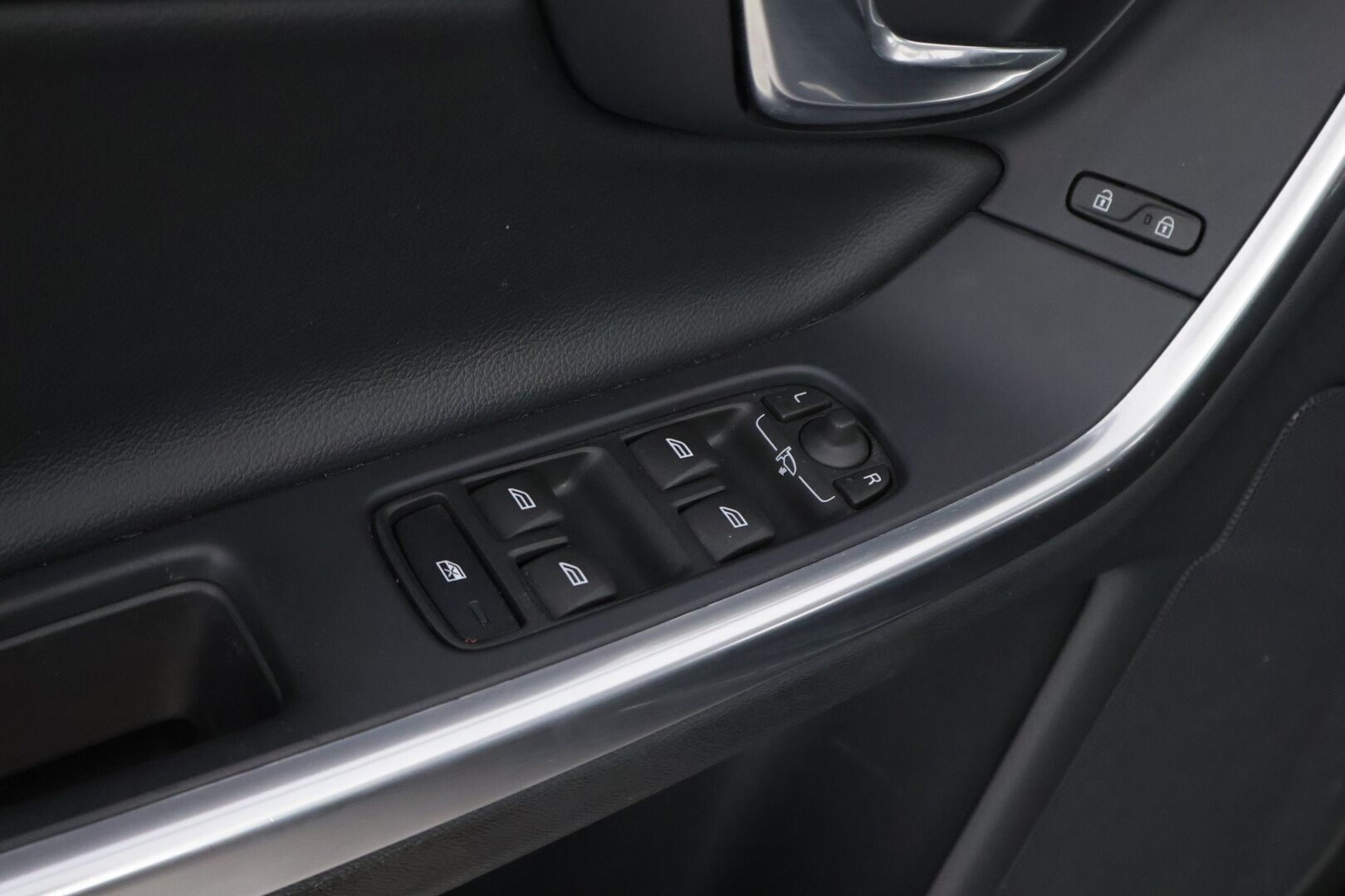 Volvo S60 2016 D2 Business - Webasto | High Perf.Audio | Vetokoukku | Vakkari | Suomiauto | Jakopää tehty | Juuri katsastettu!