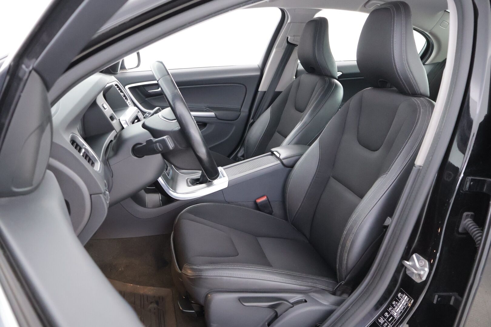 Volvo S60 2016 D2 Business - Webasto | High Perf.Audio | Vetokoukku | Vakkari | Suomiauto | Jakopää tehty | Juuri katsastettu!
