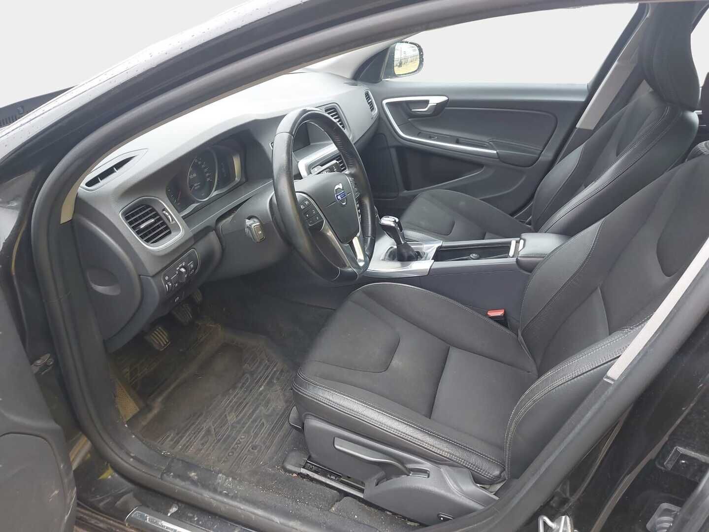Volvo S60 2016 D2 Business - Webasto | High Perf.Audio | Vetokoukku | Vakkari | Suomiauto | Jakopää tehty!