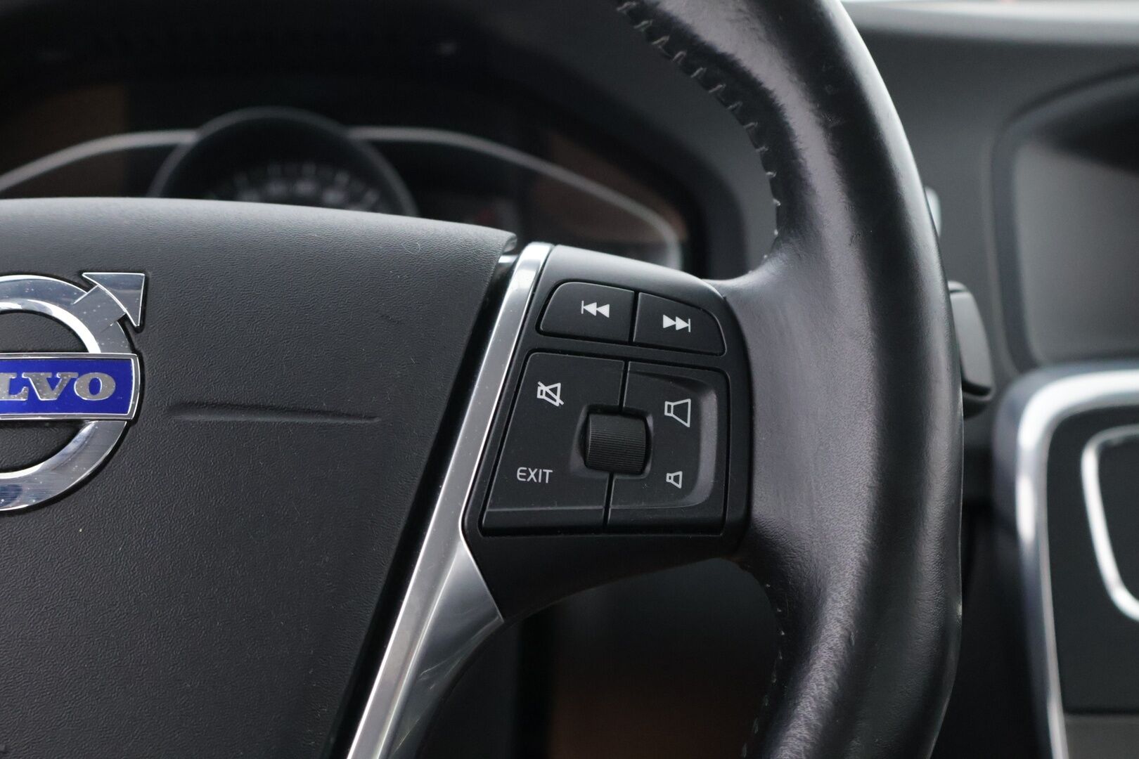 Volvo S60 2016 D2 Business - Webasto | High Perf.Audio | Vetokoukku | Vakkari | Suomiauto | Jakopää tehty | Juuri katsastettu!
