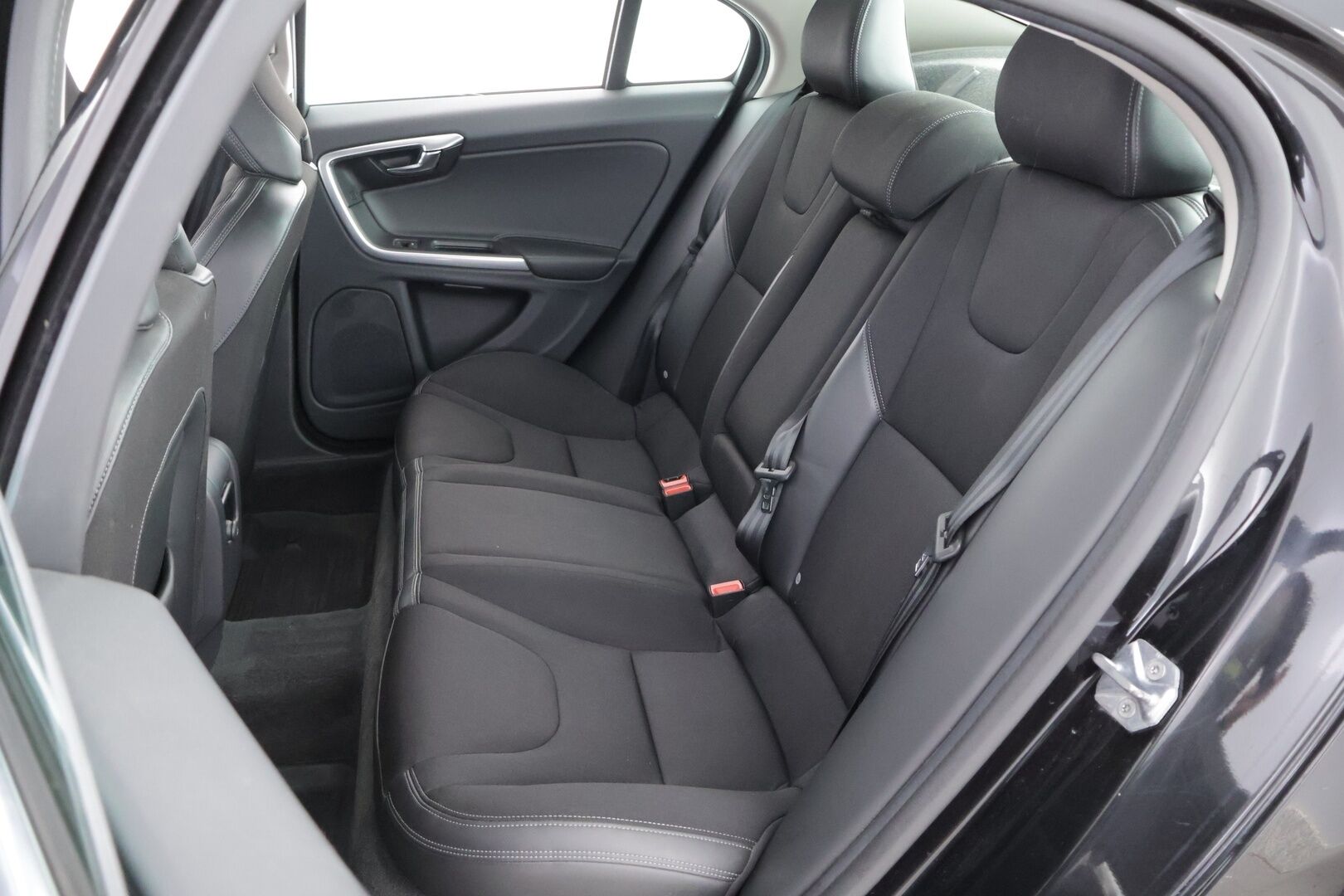 Volvo S60 2016 D2 Business - Webasto | High Perf.Audio | Vetokoukku | Vakkari | Suomiauto | Jakopää tehty | Juuri katsastettu!