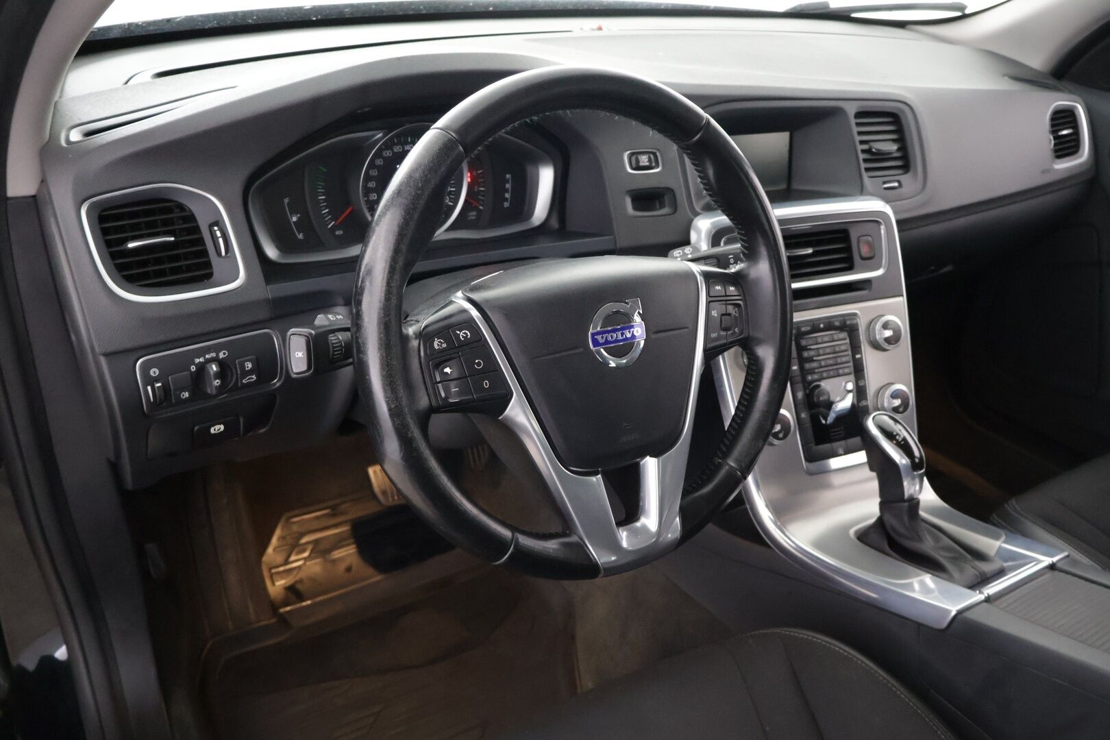Volvo V60 Cross Country 2016 D4 AWD Business aut - Suomi-auto | Webasto | Vetokouku | Vakkari | Puolnahat | 2x Renkaat alumiinivanteilla | Upea huoltohistoria! 