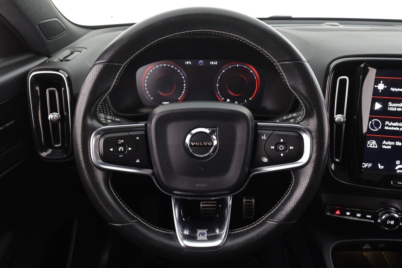 Volvo XC40 2019 D4 AWD Business R-Design aut * ACC / P.kamera / H&K / Webasto / Full LED / Panorama / KeylessGo / Muistipenkki * - 1.Om Suomi-auto / Kahdet Nokian renkaat OEM Vanteilla / Merkkihuollettu / Jakohihna vaihdettu - HULLUT AVAJAISHULINAT KORKOTARJOUS 3,29 %